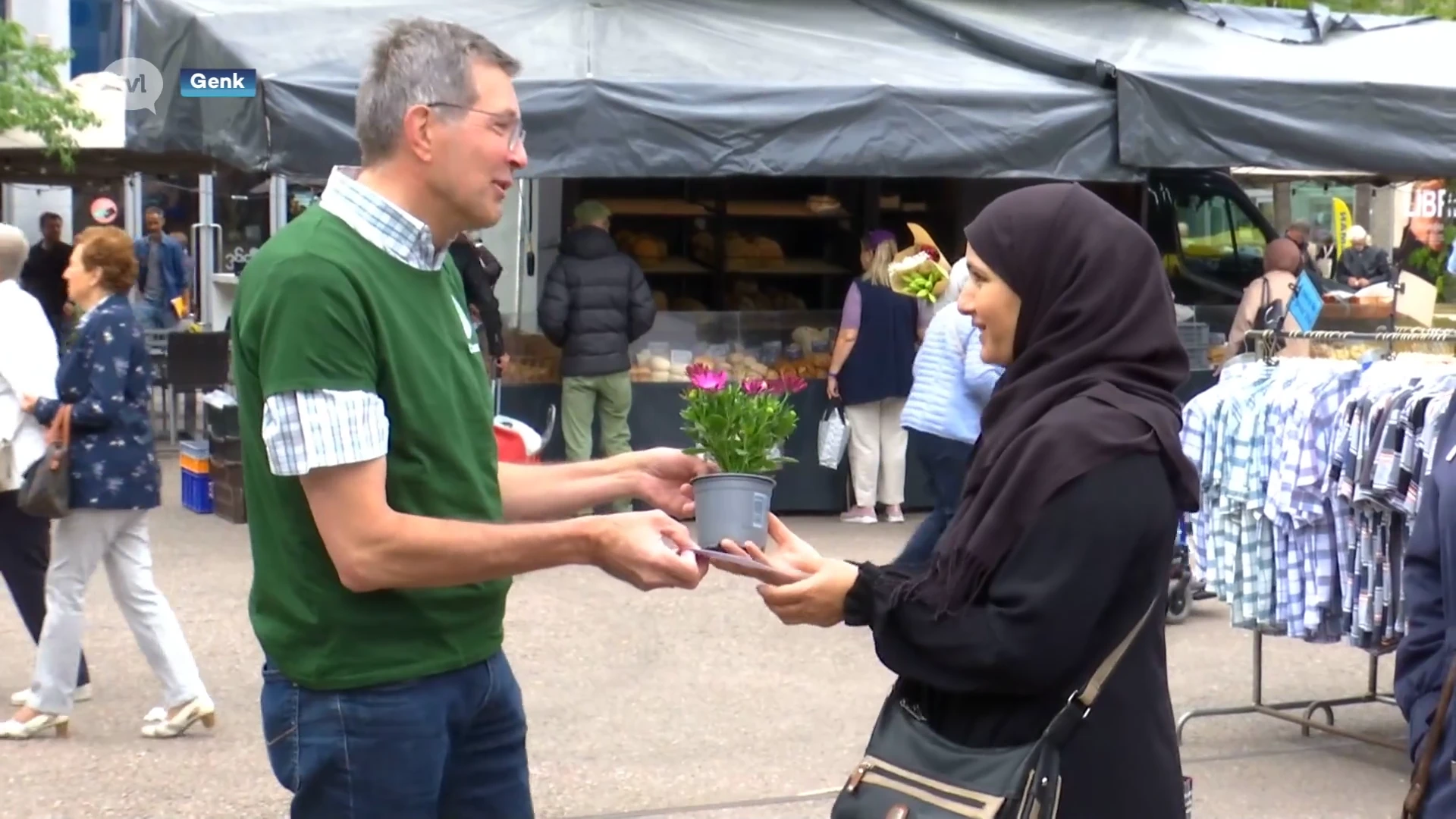 CM deelt bloemen uit tegen eenzaamheid