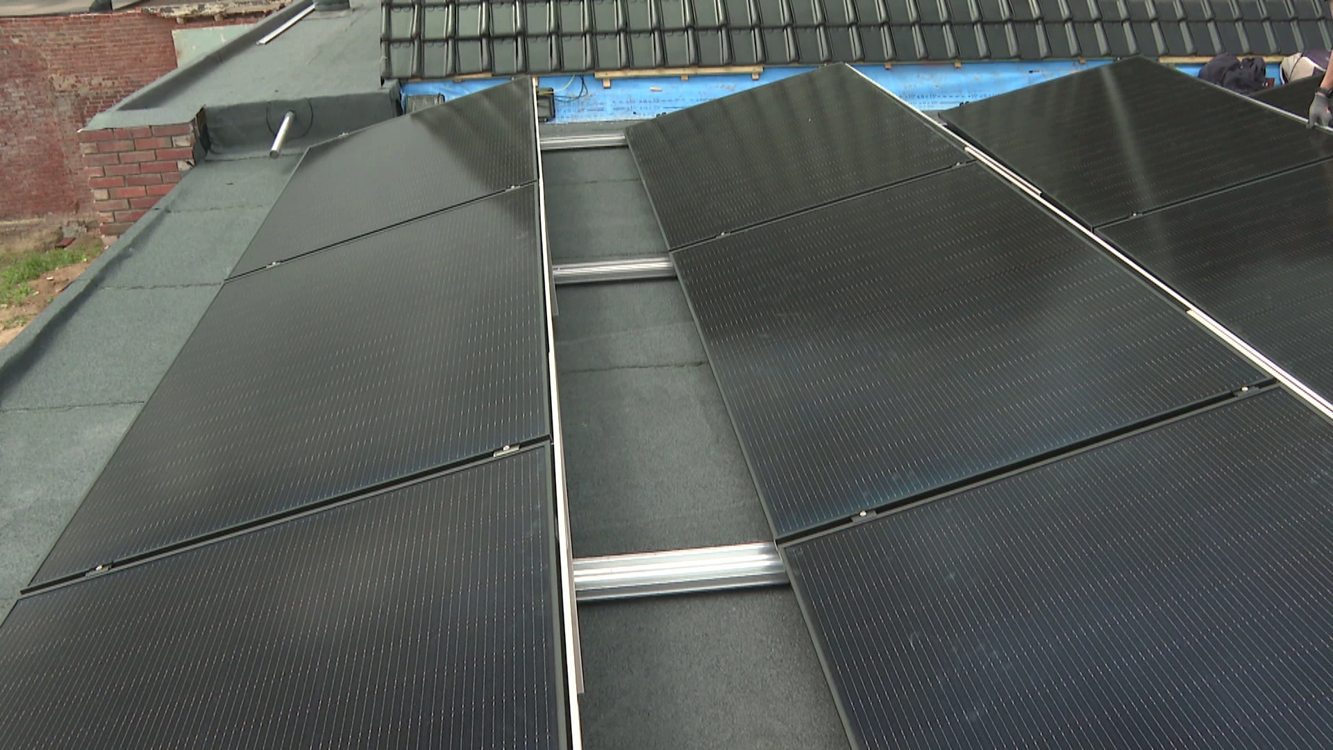 450.000 gezinnen riskeren dat ze fors moeten betalen voor stroom van zonnepanelen