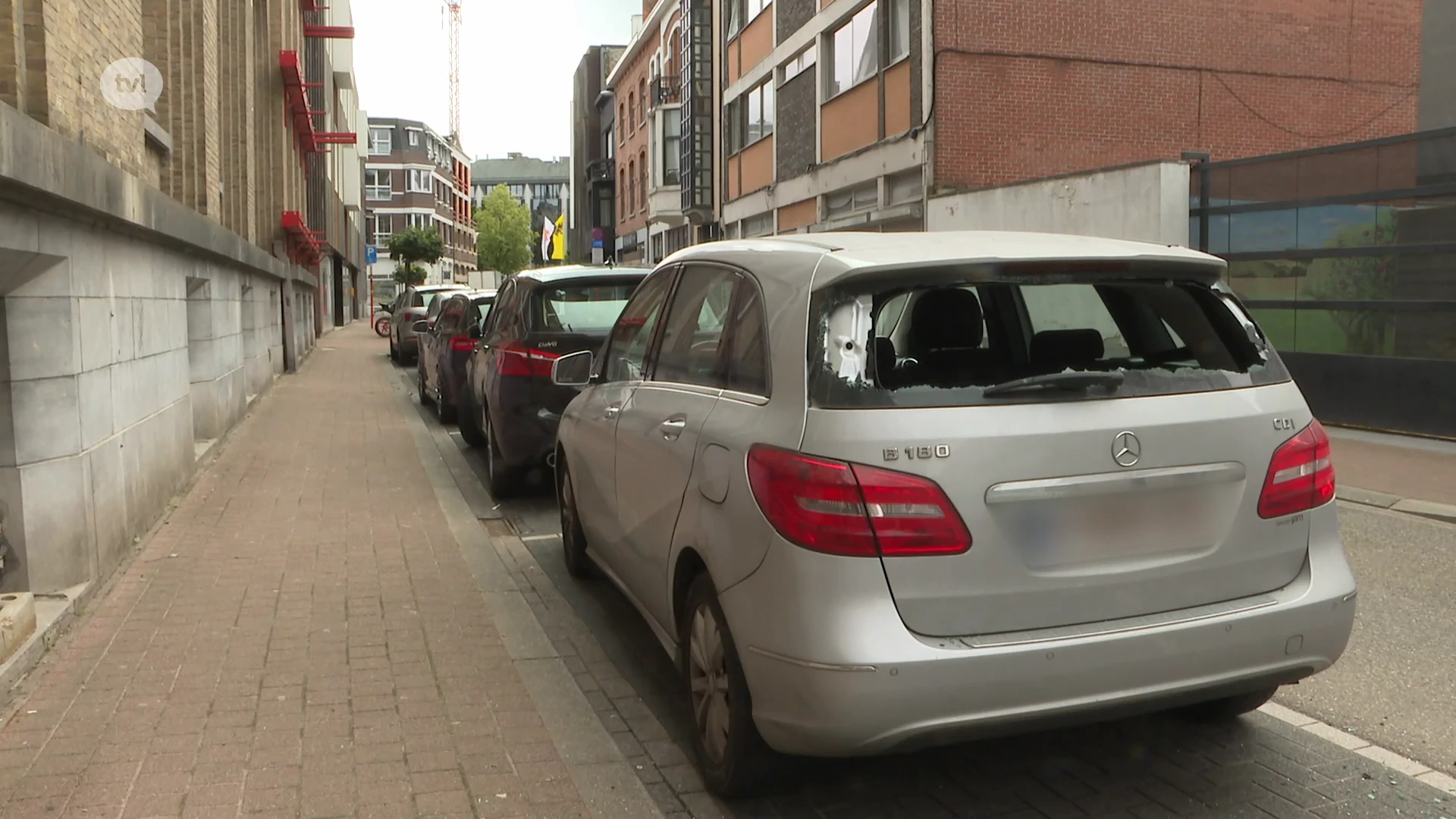 Politie arresteert vandaal na ravage aan tientallen auto’s in centrum Hasselt