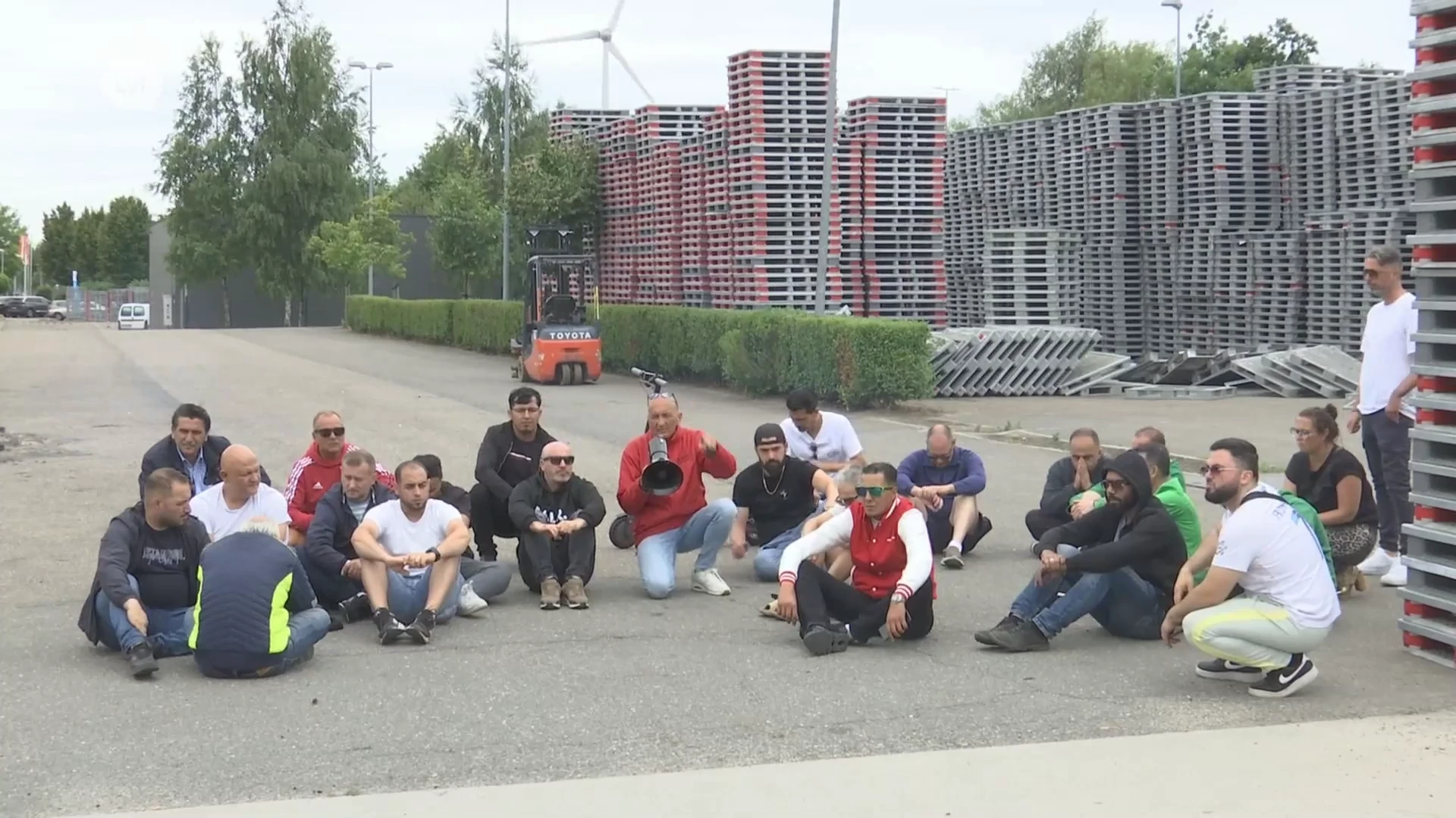 Chinese directie stuurt opnieuw gerechtsdeurwaarder maar staking Benepack Genk gaat verder