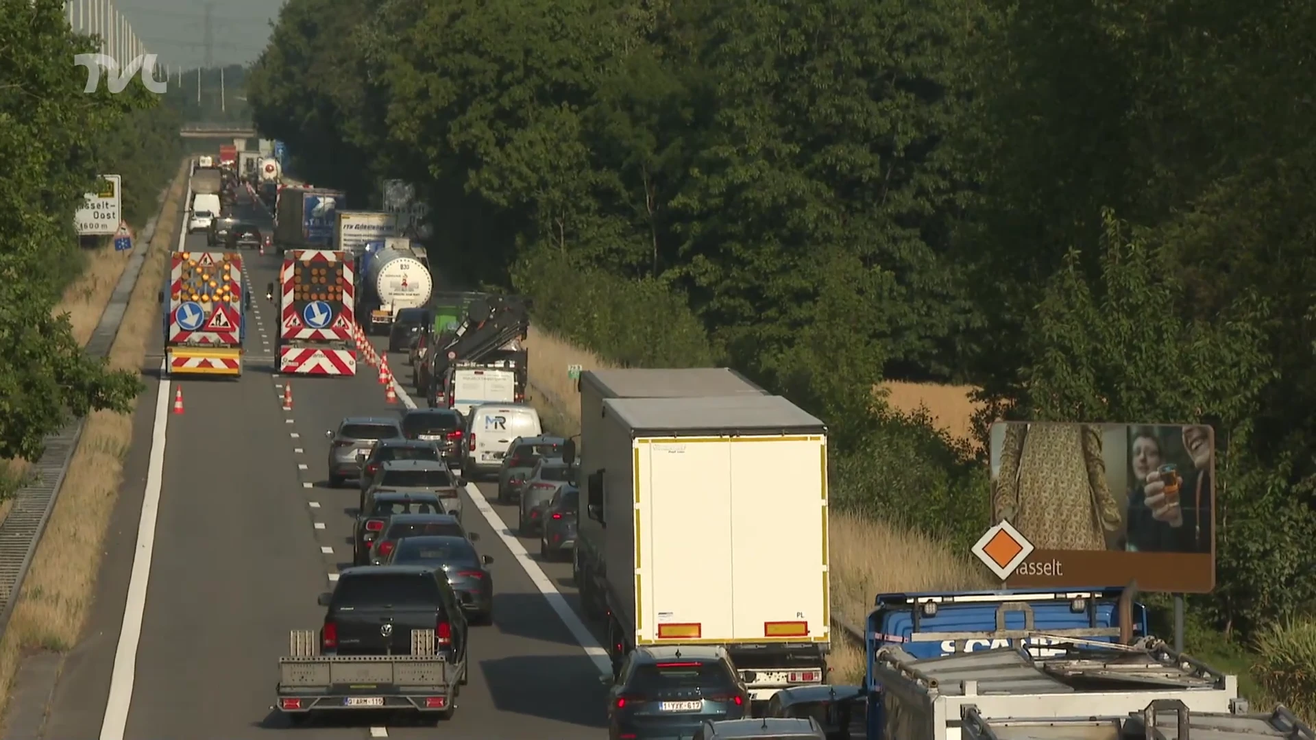 Lange ochtendfiles op de E313 door beschadigd wegdek door de hitte
