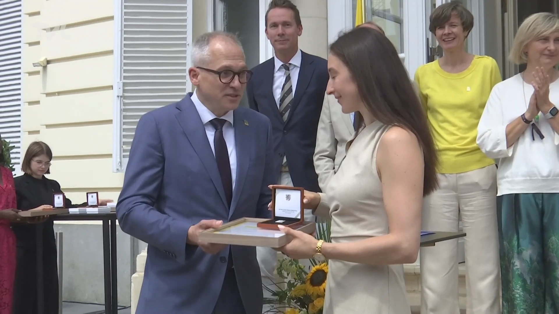 Nina Derwael krijgt onderscheiding van Vlaams regering