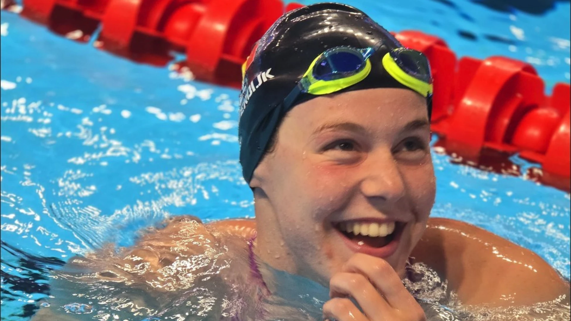 Roos Vanotterdijk knalt naar finale 100m vlinderslag op WK in Singapore
