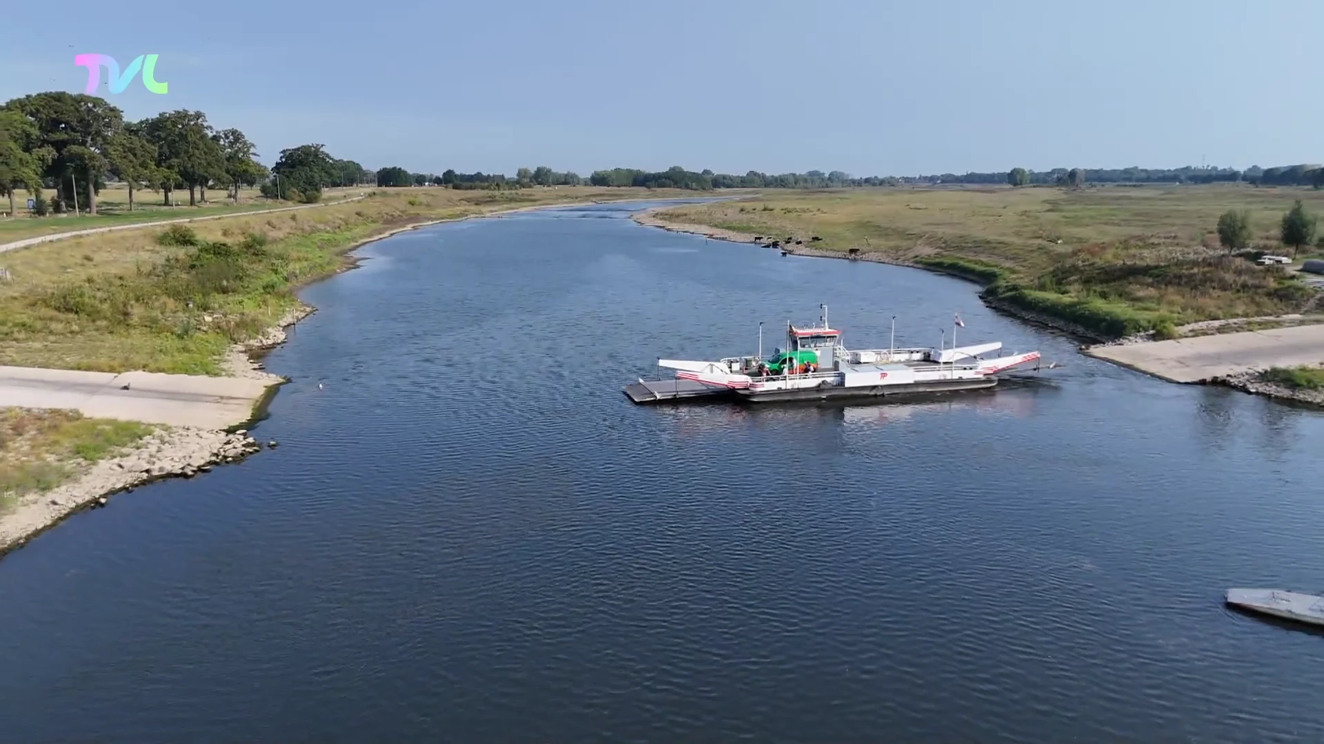 Lage waterstand van de Maas zorgt voor idyllische plaatjes