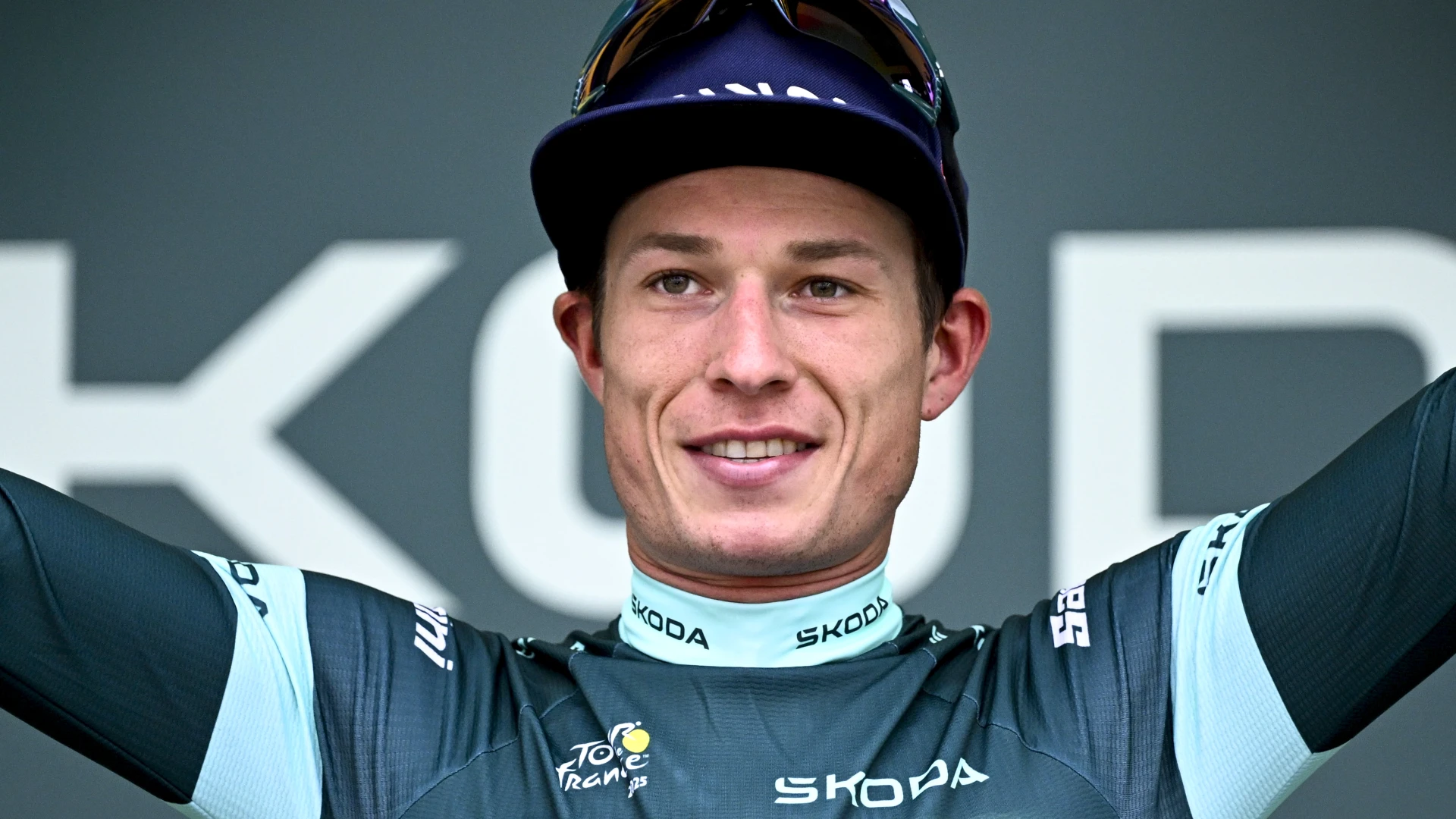 Jasper Philipsen sprint naar ritwinst in eerste etappe van de Ronde van Spanje