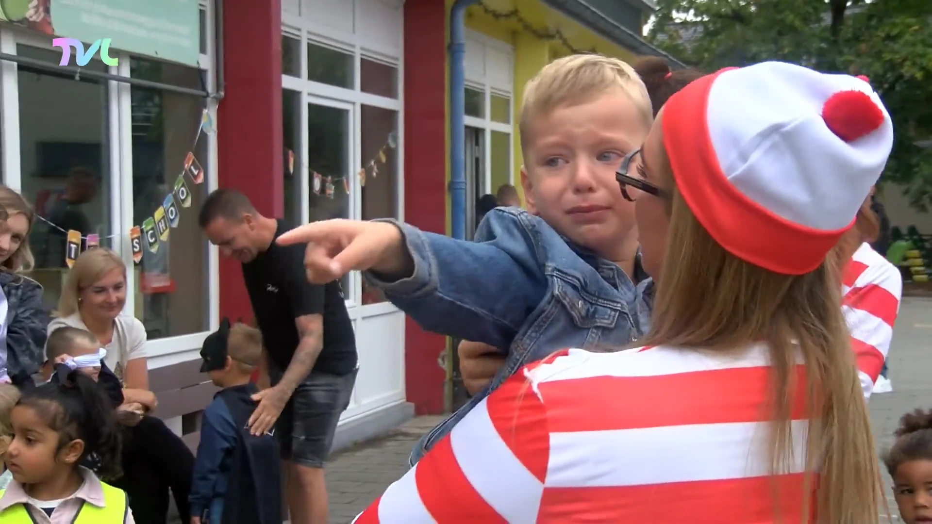 Spannende eerste schooldag voor kleutertjes in Neeroeteren