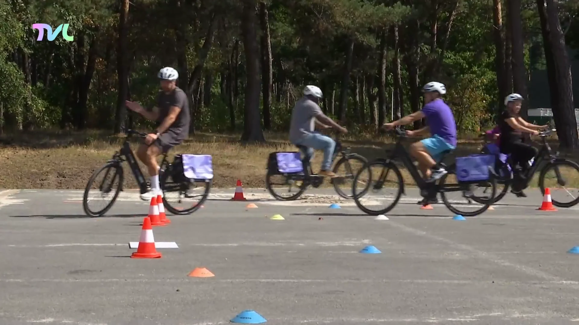 Huishoudhulpen leren met e-bike rijden aan Soeverein in Lommel