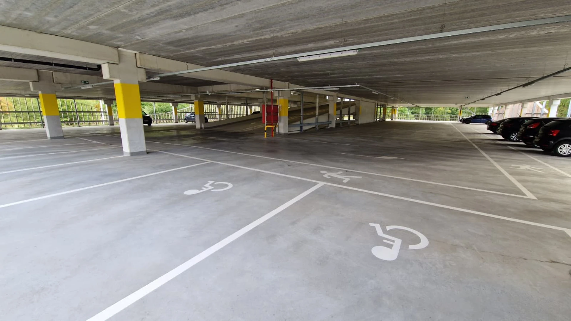 Start academiejaar UHasselt: verkeershinder valt mee, gratis parkeertoren blijft grotendeels leeg