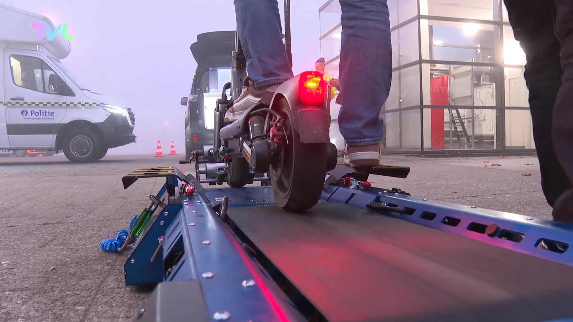 Illegale e-steps uit verkeer gehaald tijdens grote politiecontrole, maar rollen zijn niet gehomologeerd
