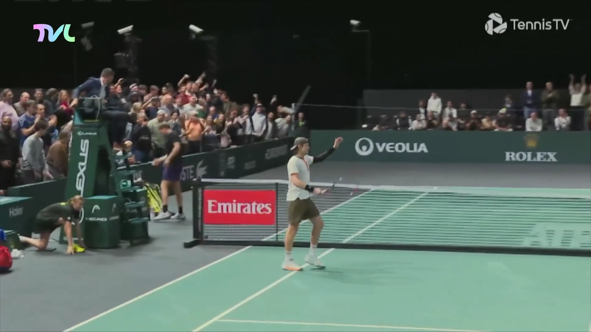 Hoofdafbeelding voor artikel Zizou Bergs viert overwinning…