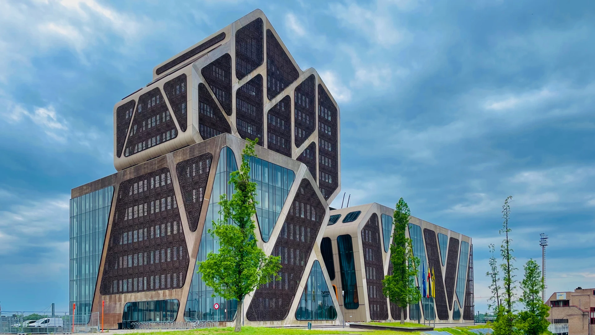 Hoofdafbeelding voor artikel Zeven Afghanen worden vervolgd…