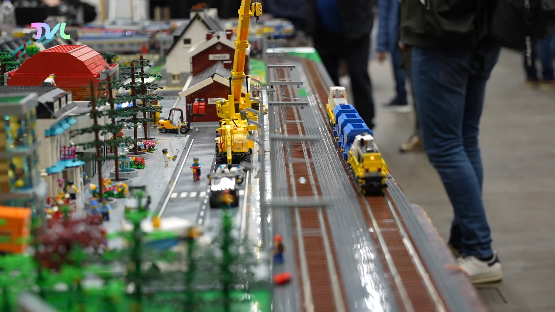 Hoofdafbeelding voor artikel Limburghal lokt duizenden…