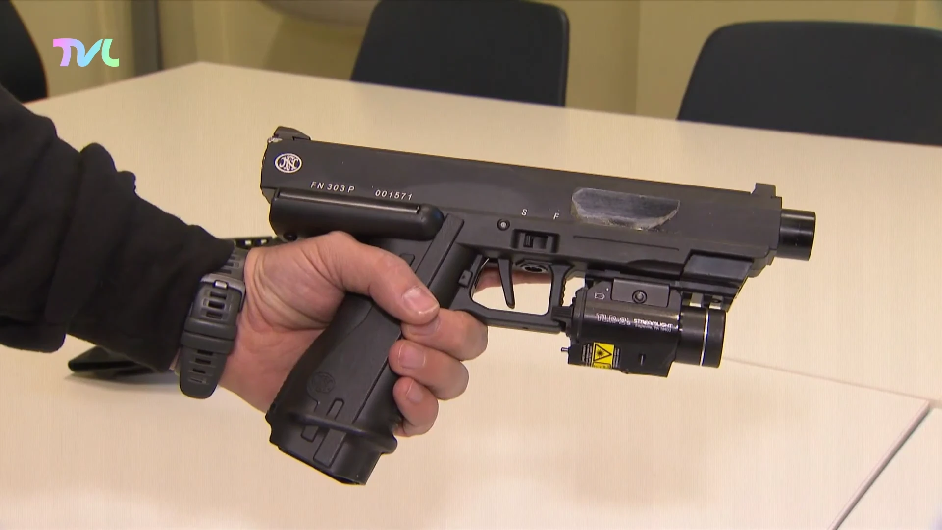 Hoofdafbeelding voor artikel Krijgt politie zwaardere wapens…