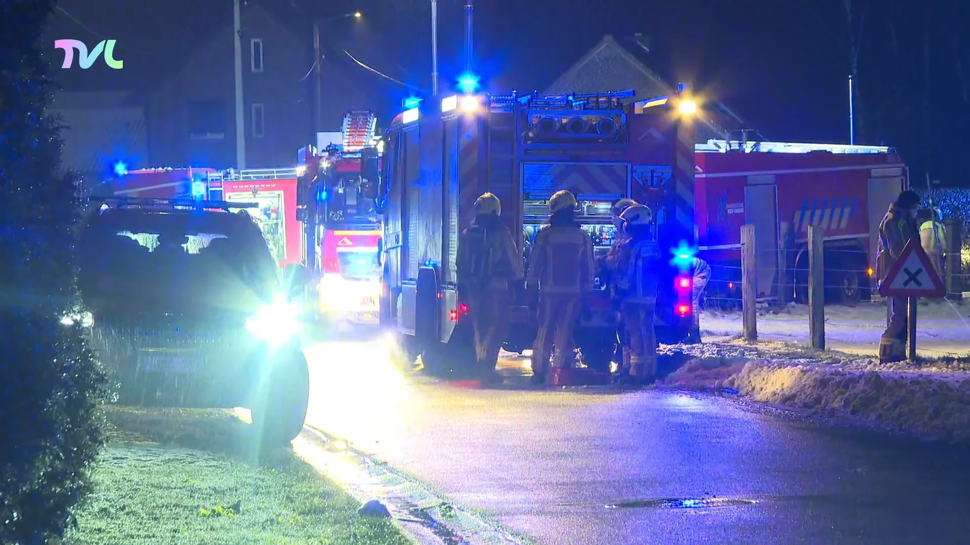 Zware brand in loods achter woning in Bree