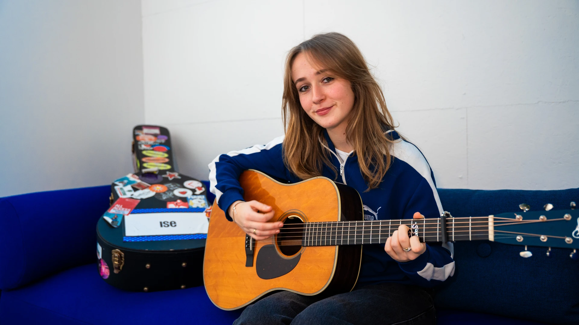 Hoofdafbeelding voor artikel ISE lanceert debuutalbum 'Suitcase…