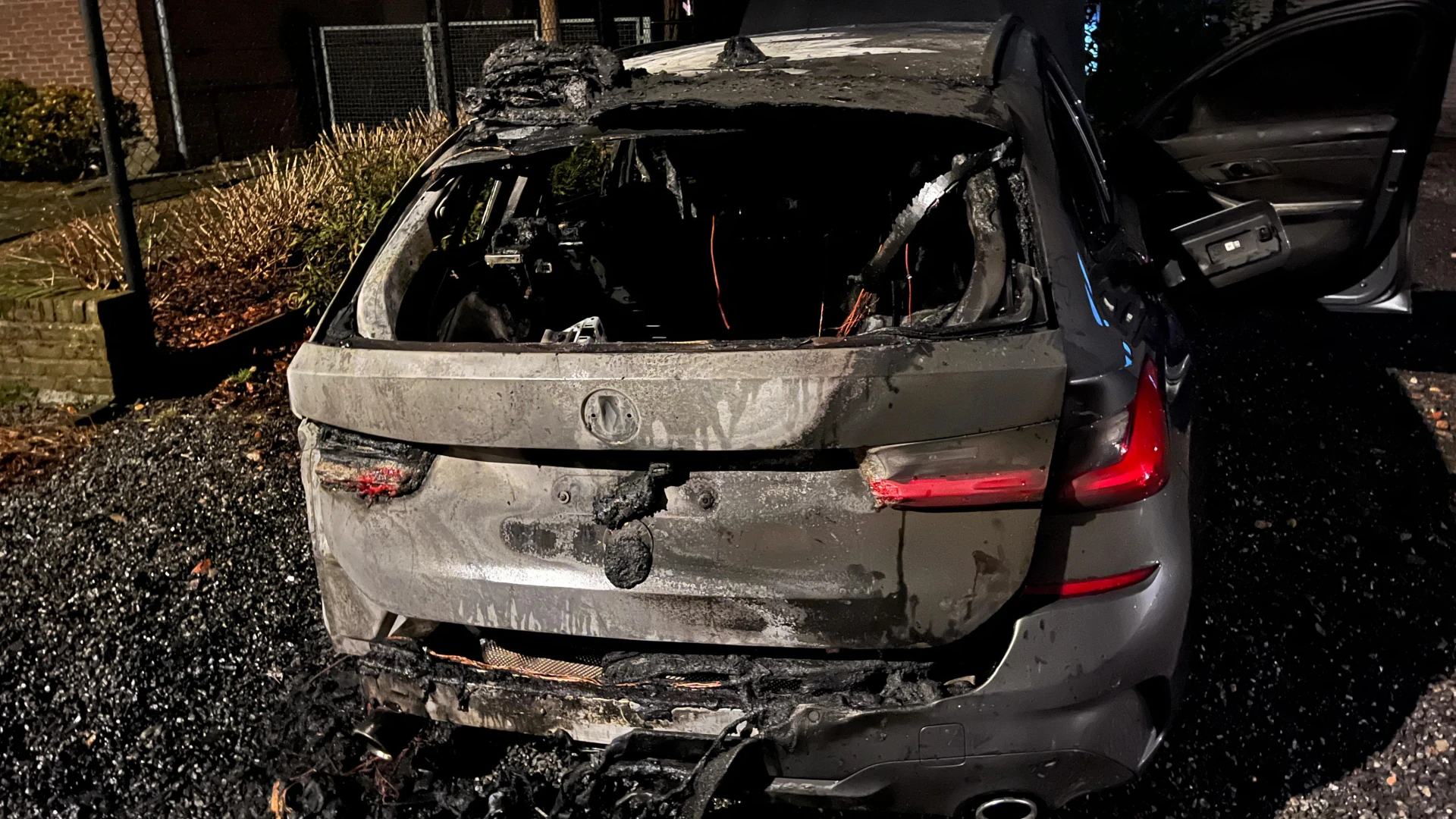 Hoofdafbeelding voor artikel Auto vliegt in brand in Genk