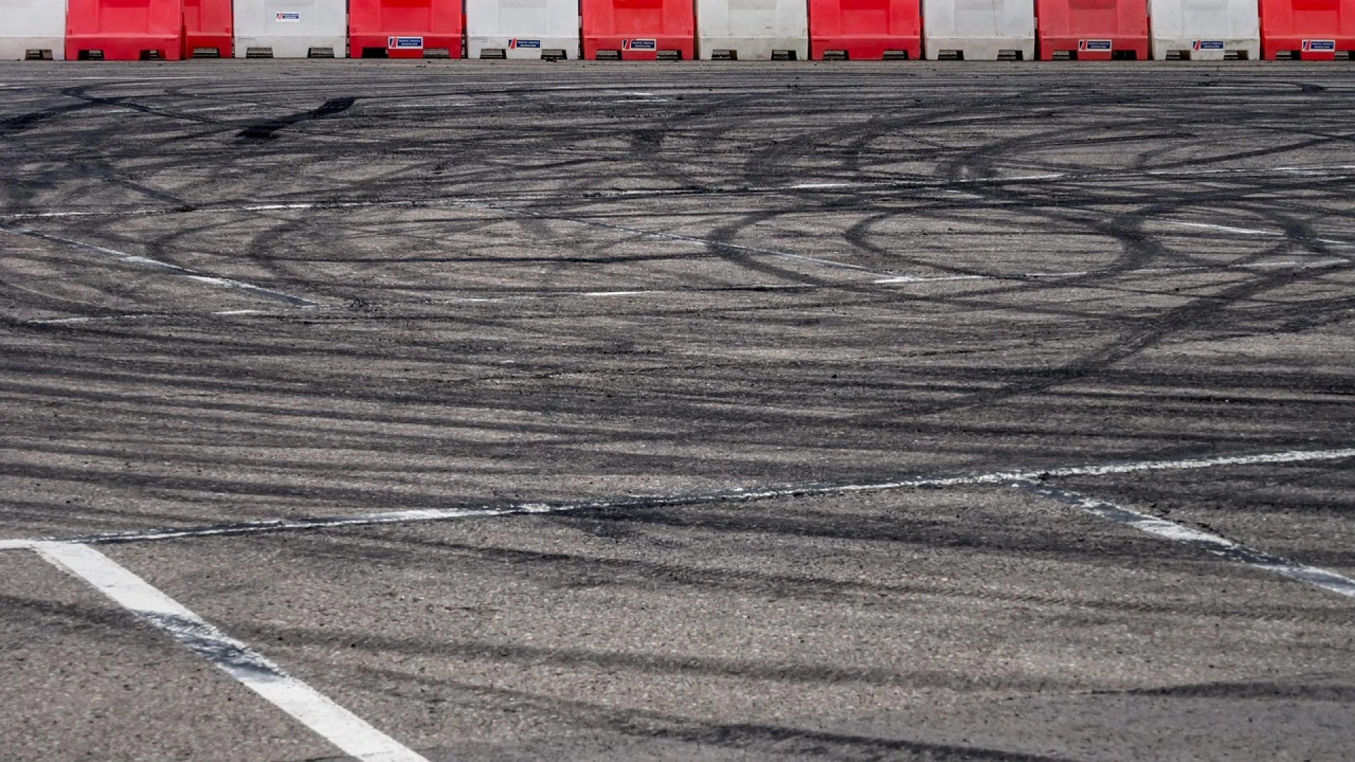 Hoofdafbeelding voor artikel Politie stopt illegale driftmeeting…