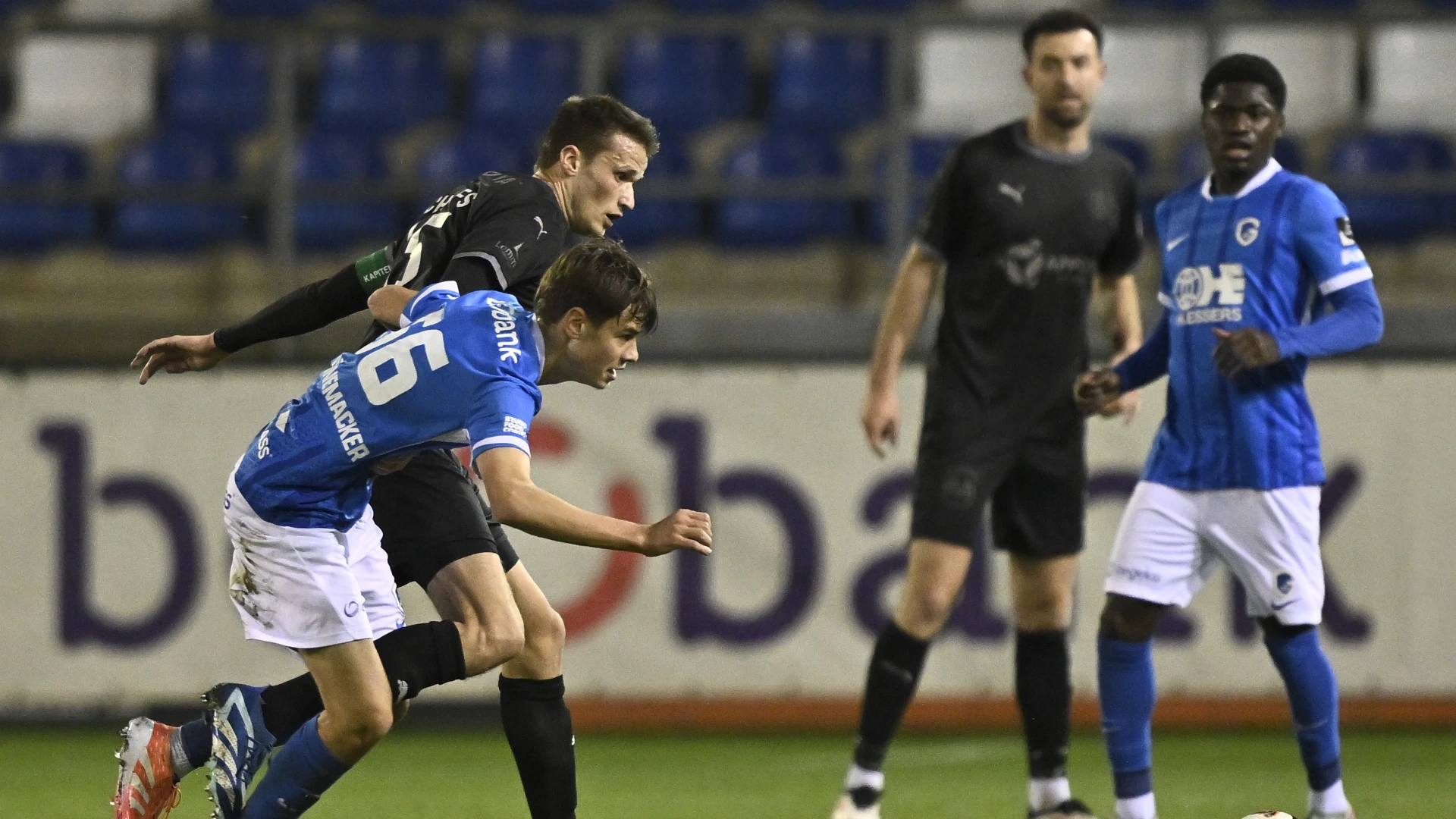 Hoofdafbeelding voor artikel Clubs veroordelen racistische…