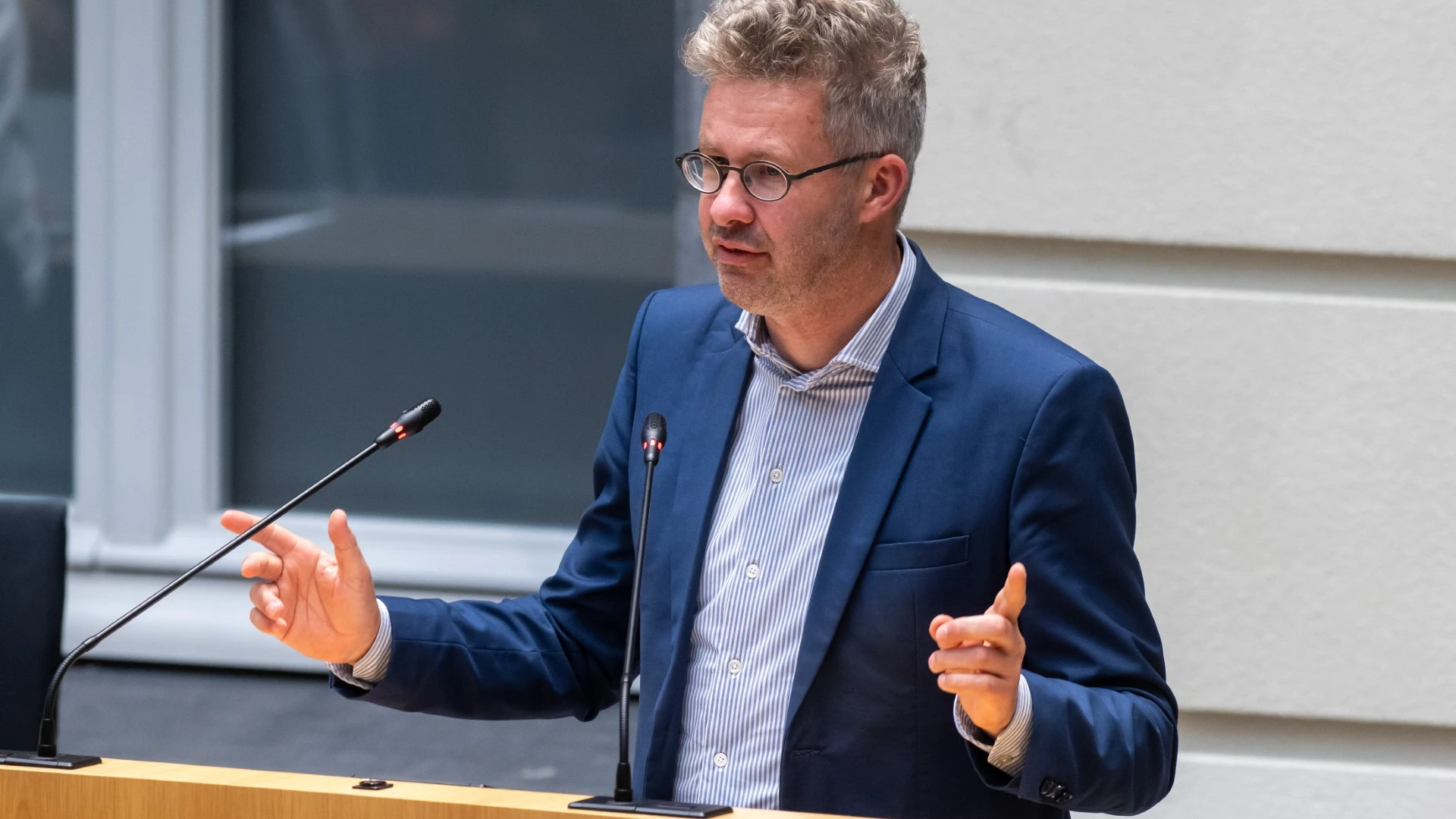 Hoofdafbeelding voor artikel OPINIE: En zo grijpt Kris…