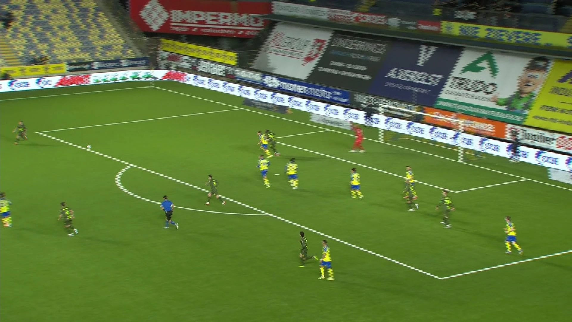 Hoofdafbeelding voor artikel STVV springt over Club Brugge…