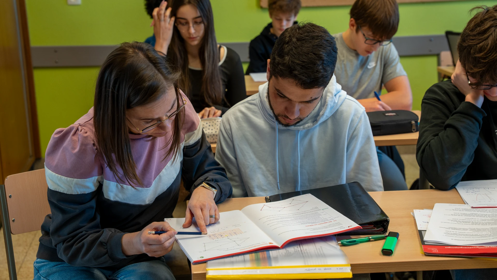 Hoofdafbeelding voor artikel Vooruit wil Tinder voor leerkrachten…