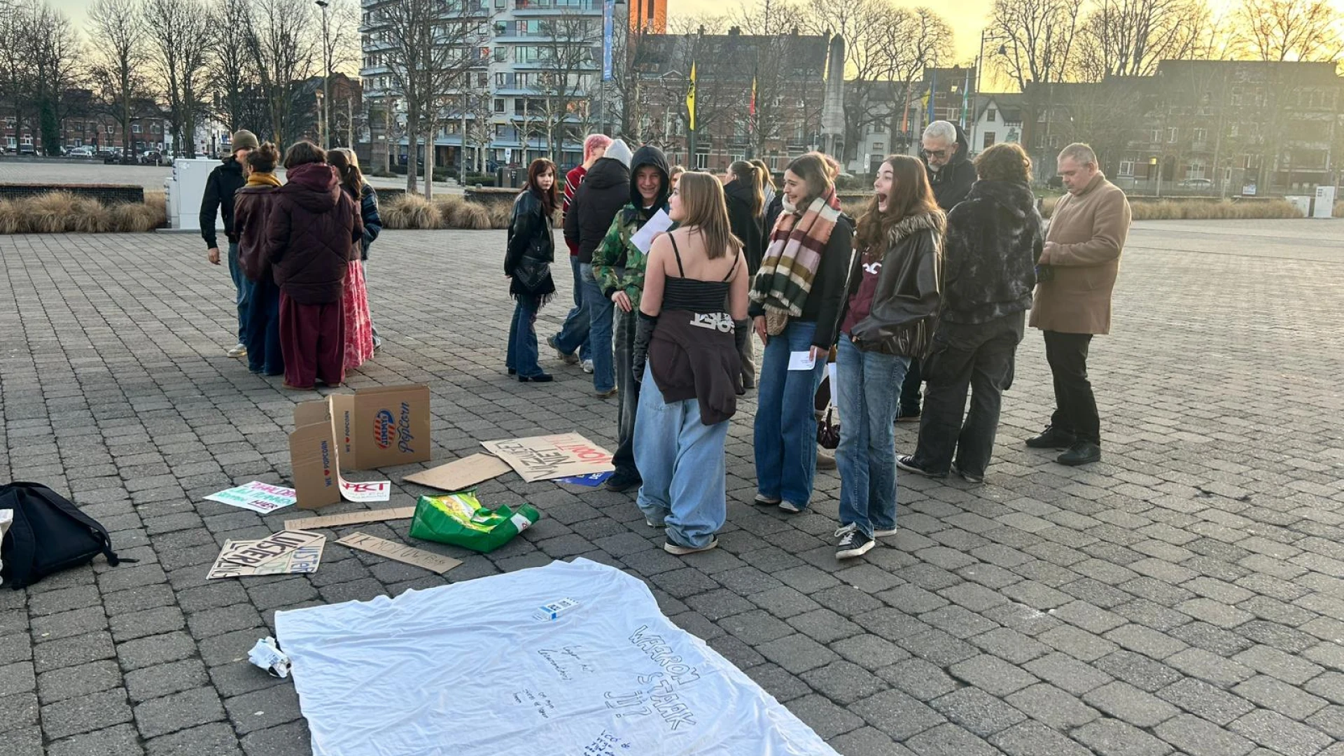 Hoofdafbeelding voor artikel Zeventigtal scholieren betogen…