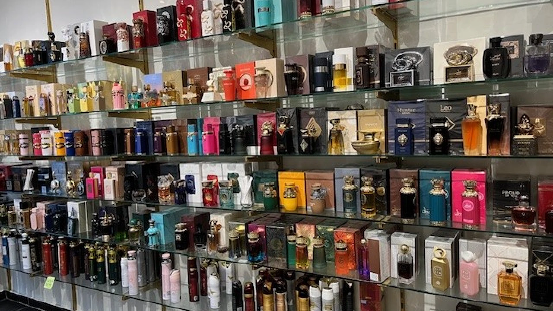 Hoofdafbeelding voor artikel 1.500 parfums in beslag genomen…
