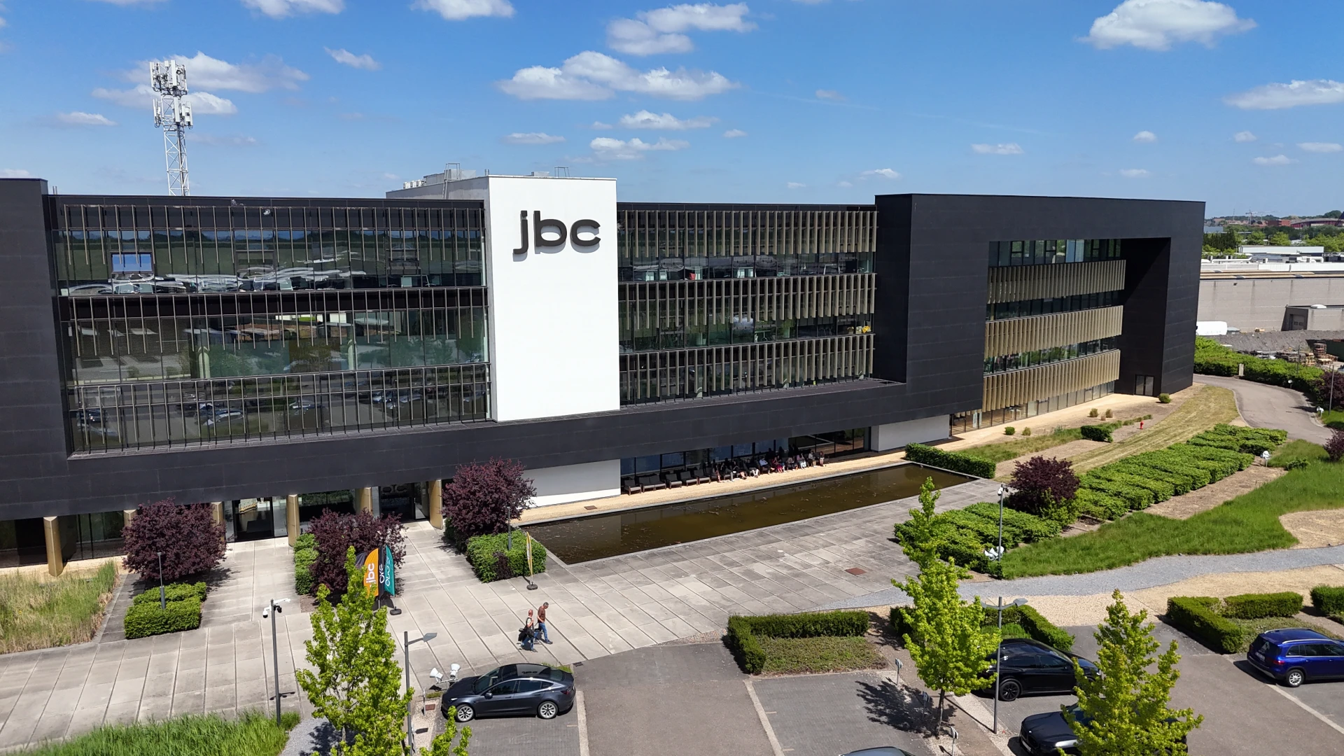 Hoofdafbeelding voor artikel Familiebedrijf achter JBC…