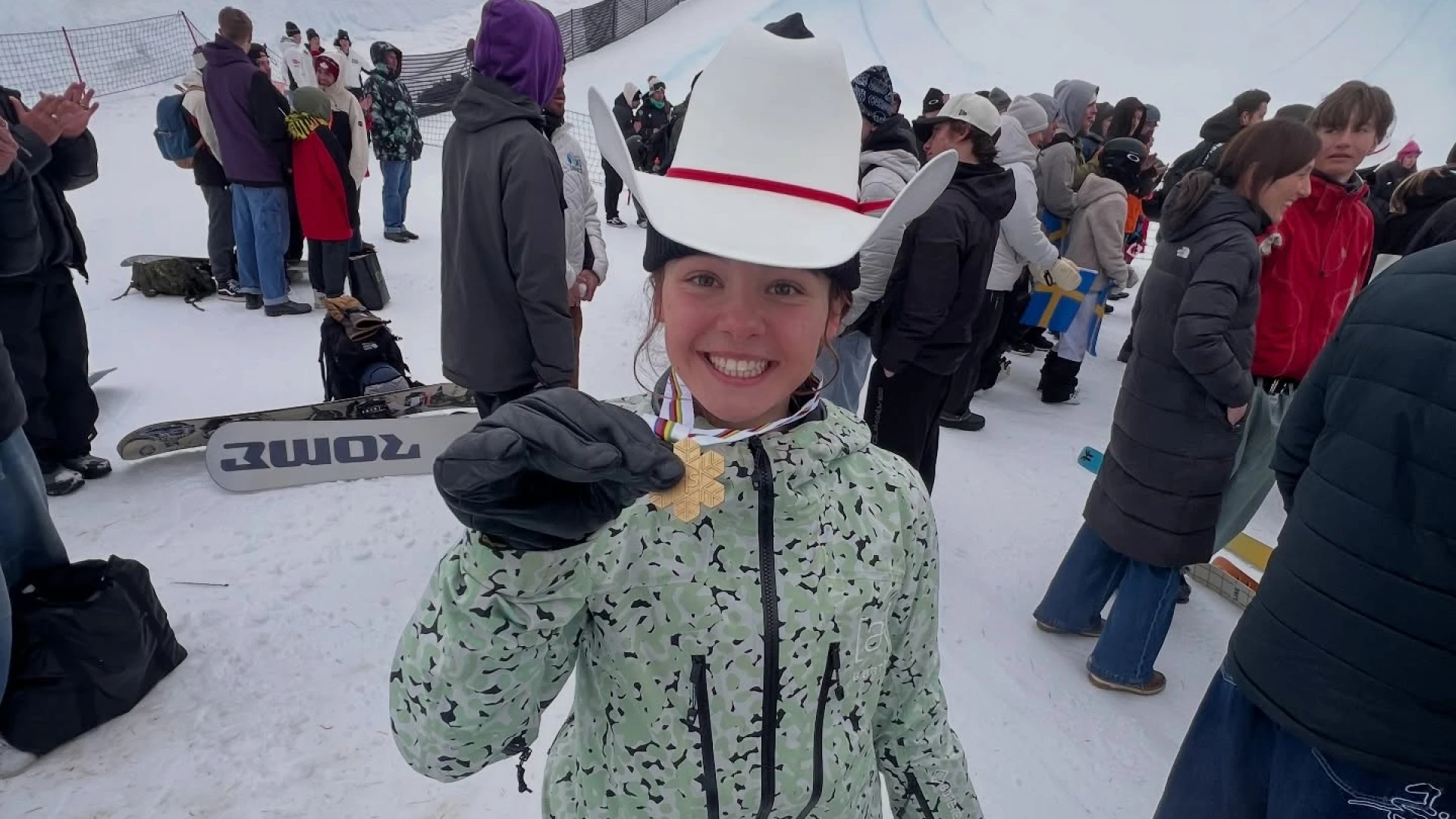 Hoofdafbeelding voor artikel 15-jarige snowboardster Sky…