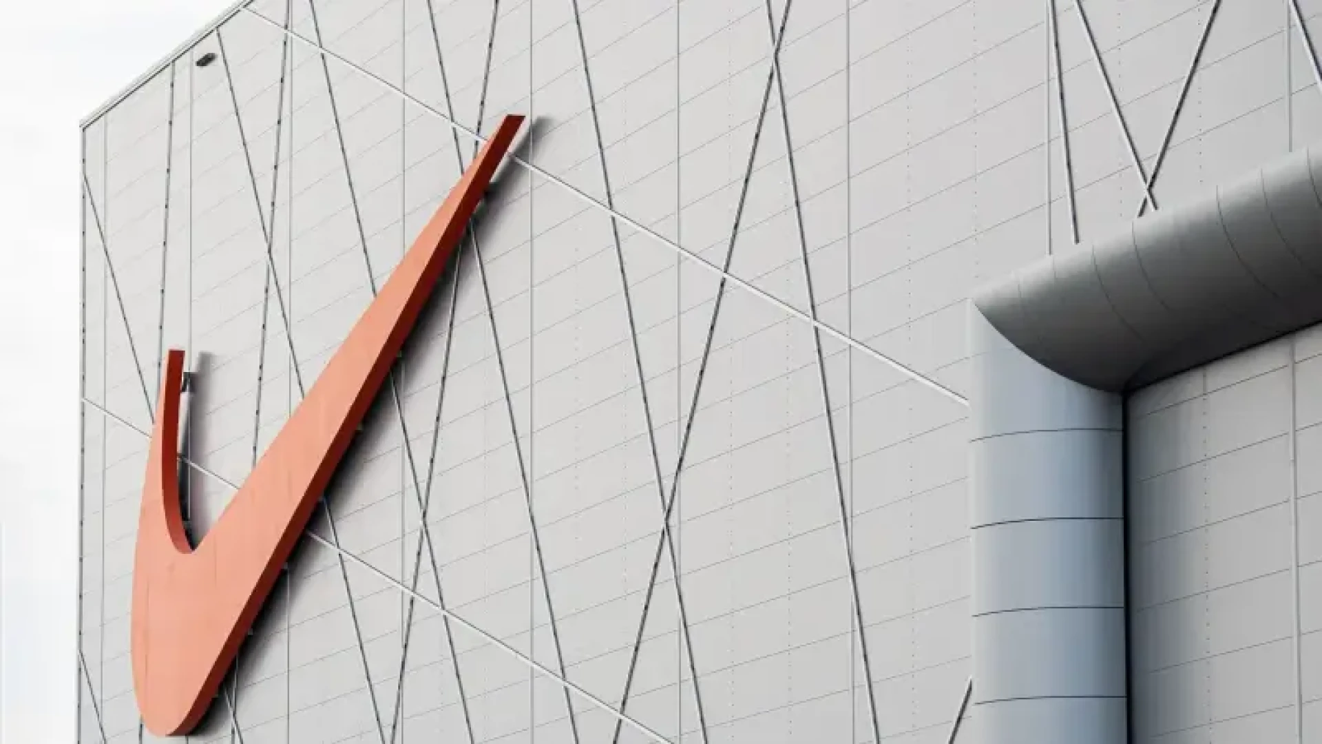 Hoofdafbeelding voor artikel Nike wil 411 banen schrappen…