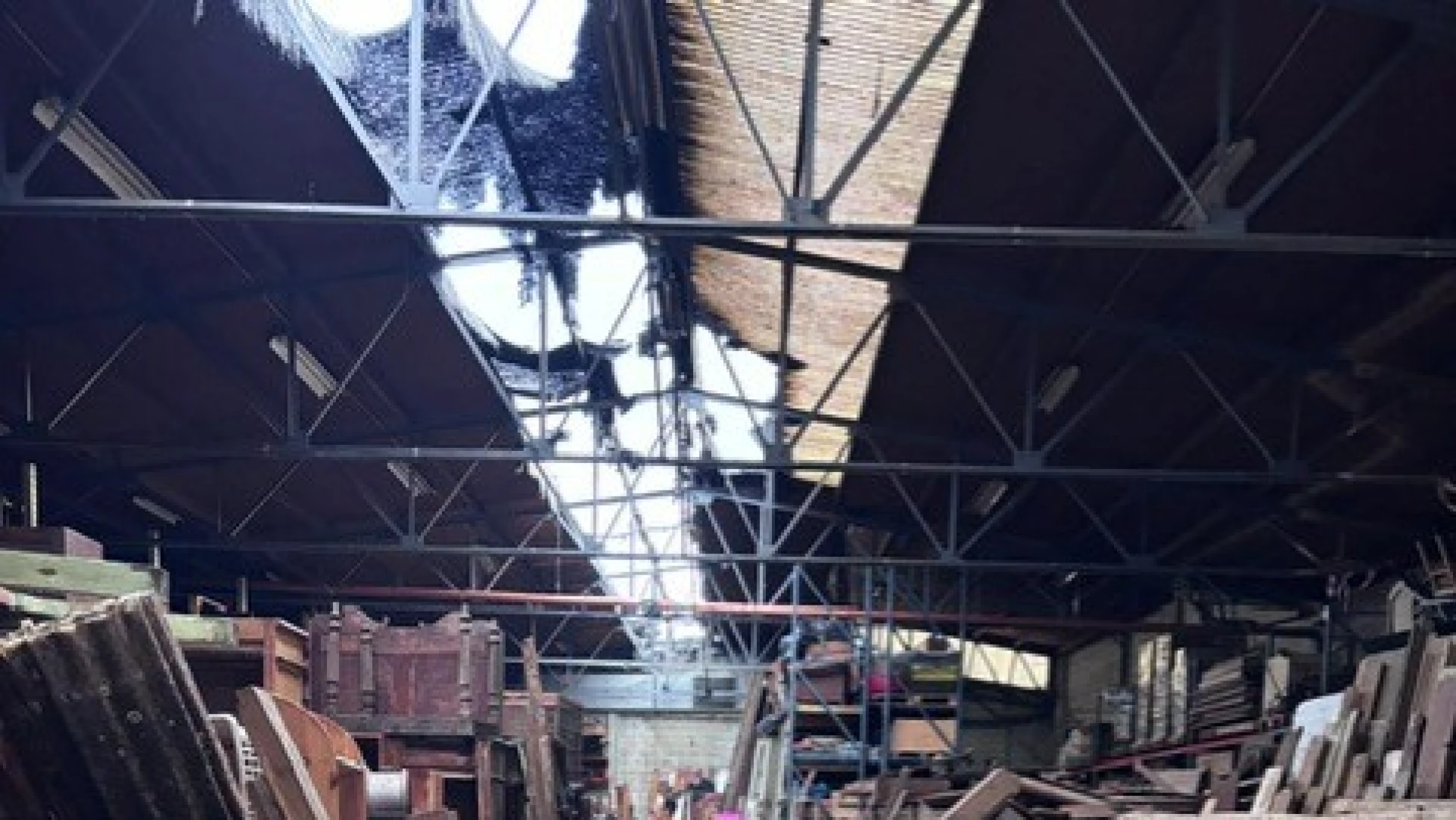 Hoofdafbeelding voor artikel Zware brand in loods vlakbij…