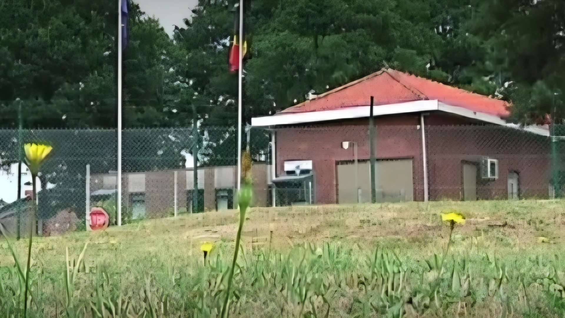 Einde asielzoekerscentrum Helchteren; Defensie eist kazerne op