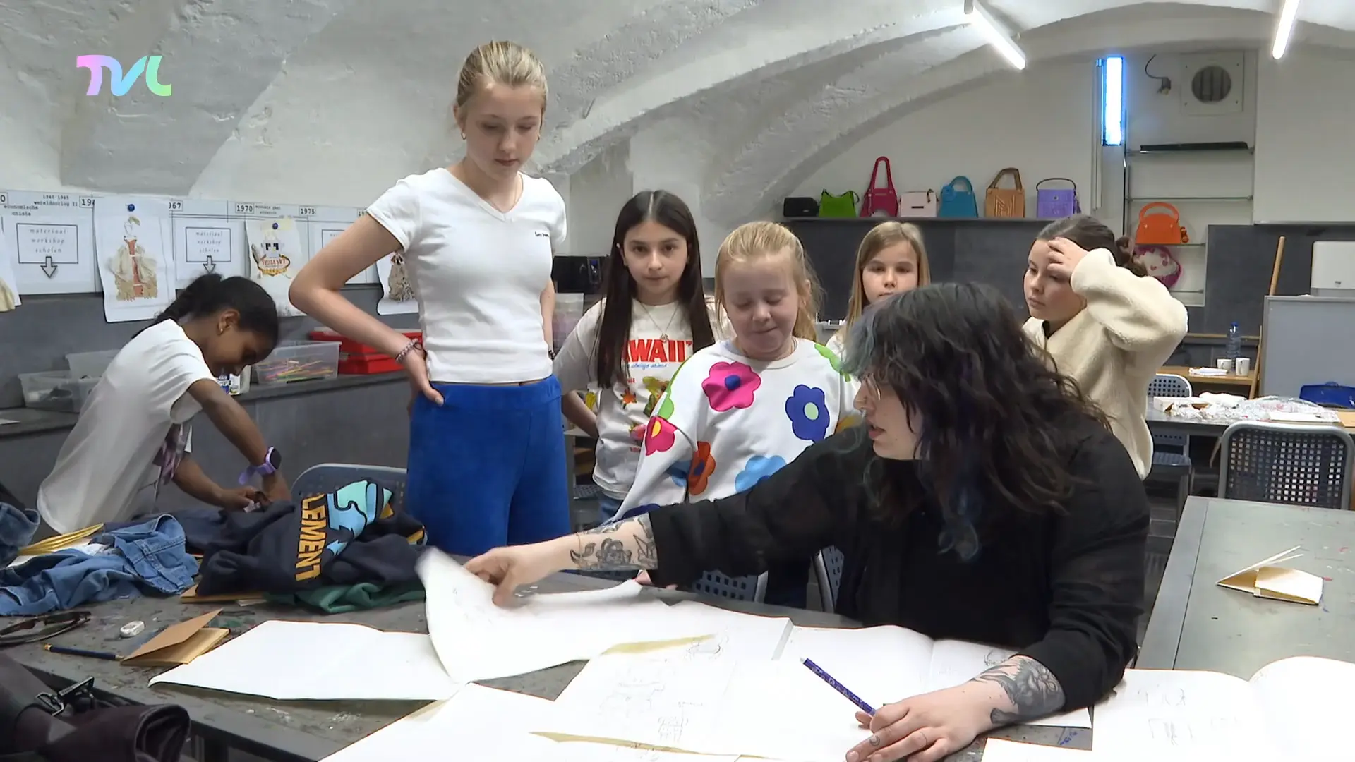 Hoofdafbeelding voor artikel Jongeren maken eigen outfit…