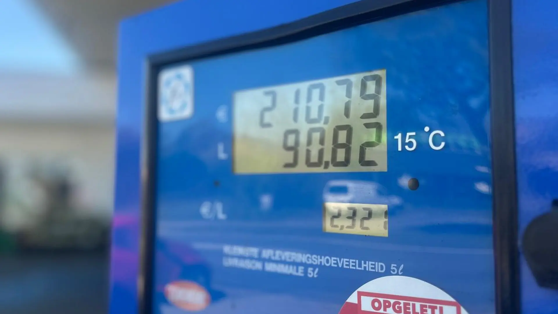 Hoofdafbeelding voor artikel Tanken is weer (even) goedkoper