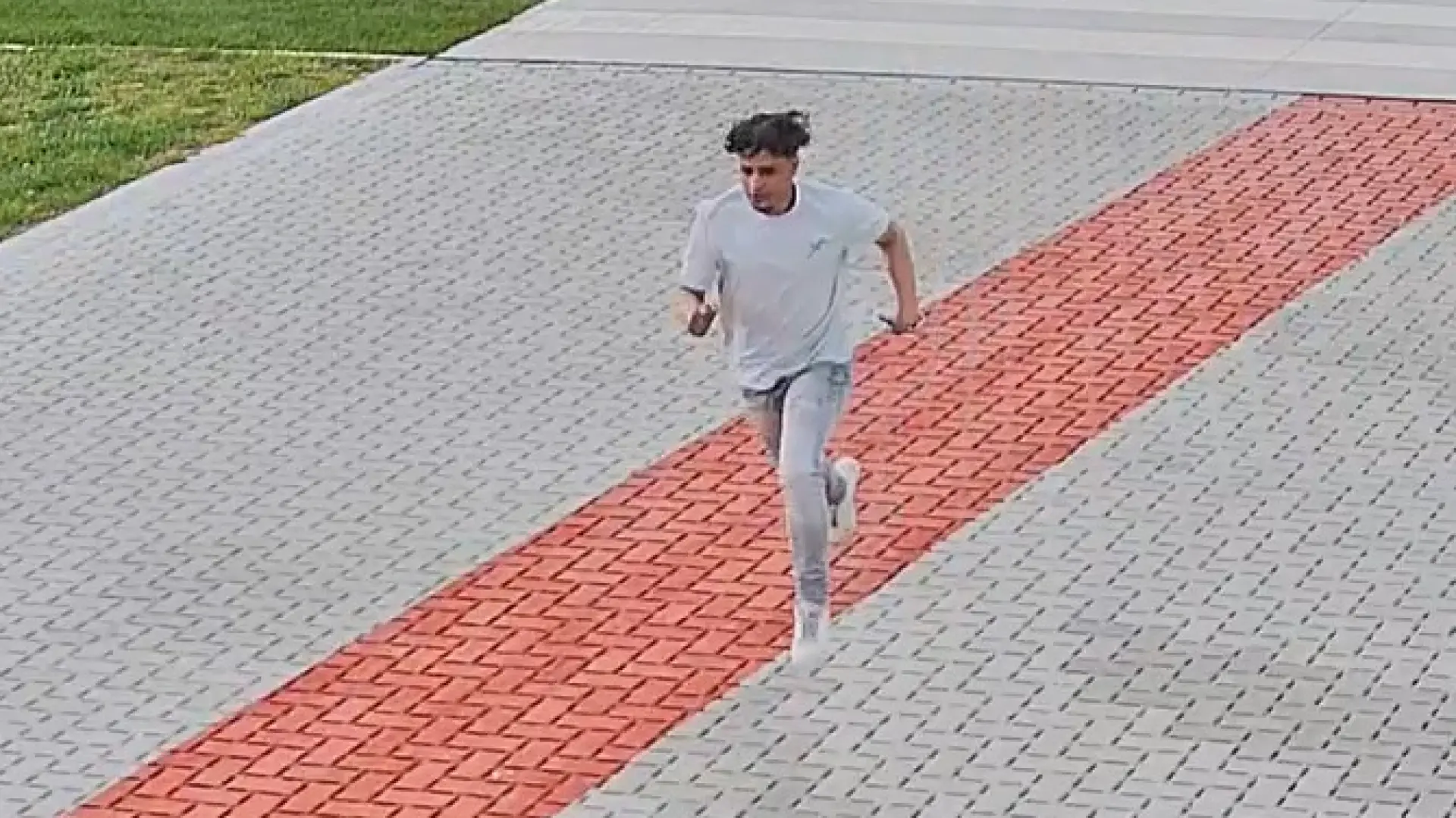 Hoofdafbeelding voor artikel Politie zoekt man na gewelddadige…