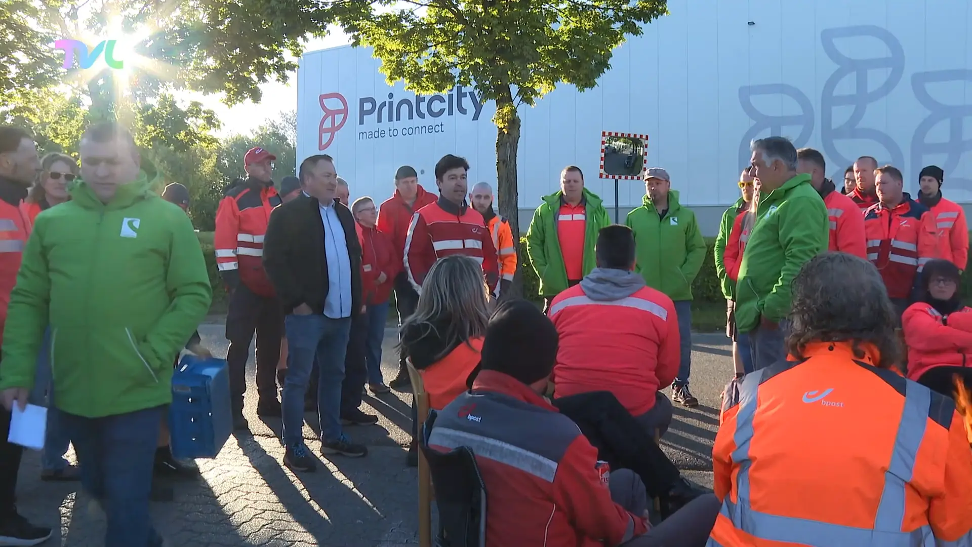 Hoofdafbeelding voor artikel Manager spreekt stakers toe…