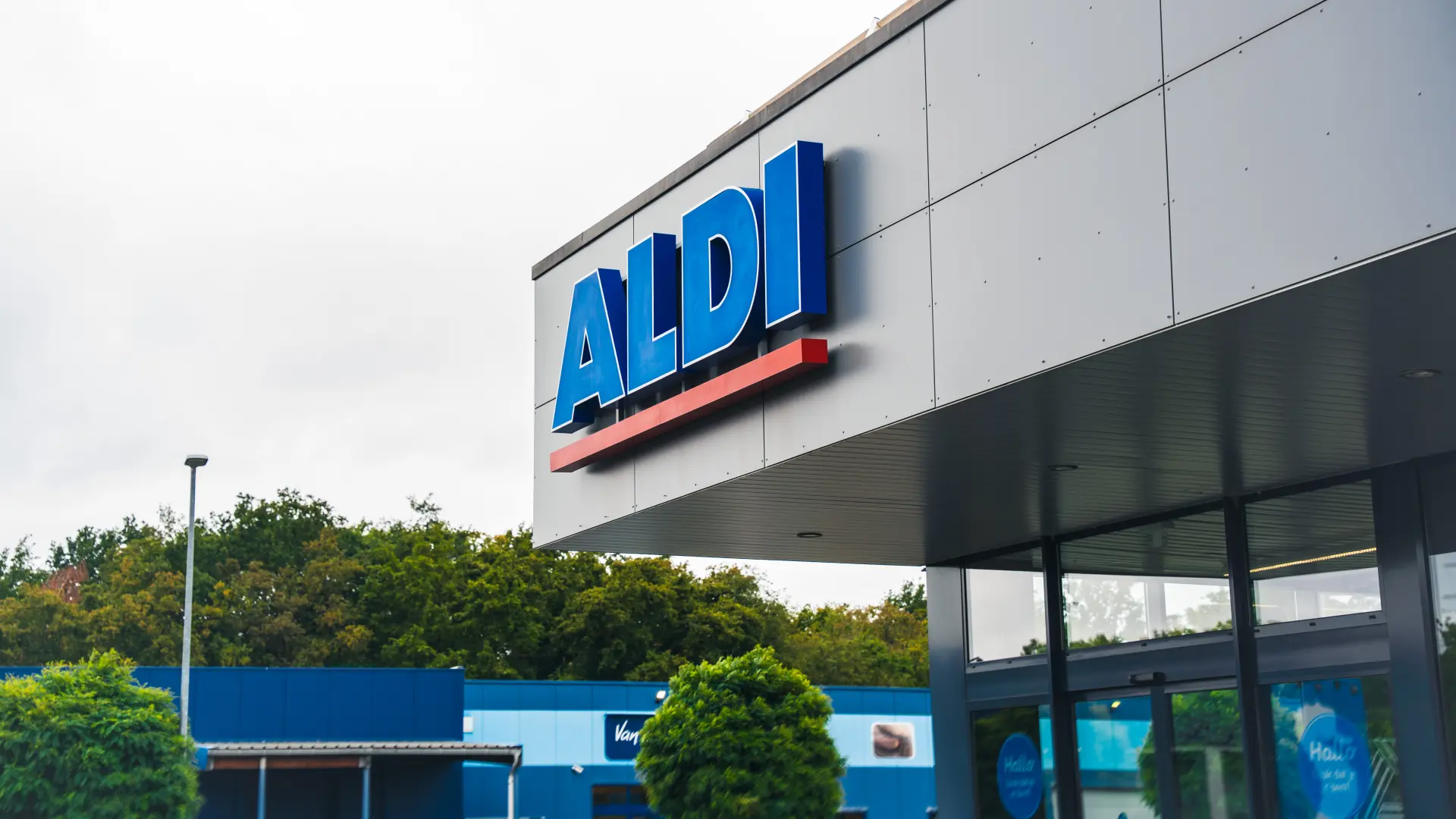 Limburgs Aldipersoneel legt winkels plat na plannen zondagsopening