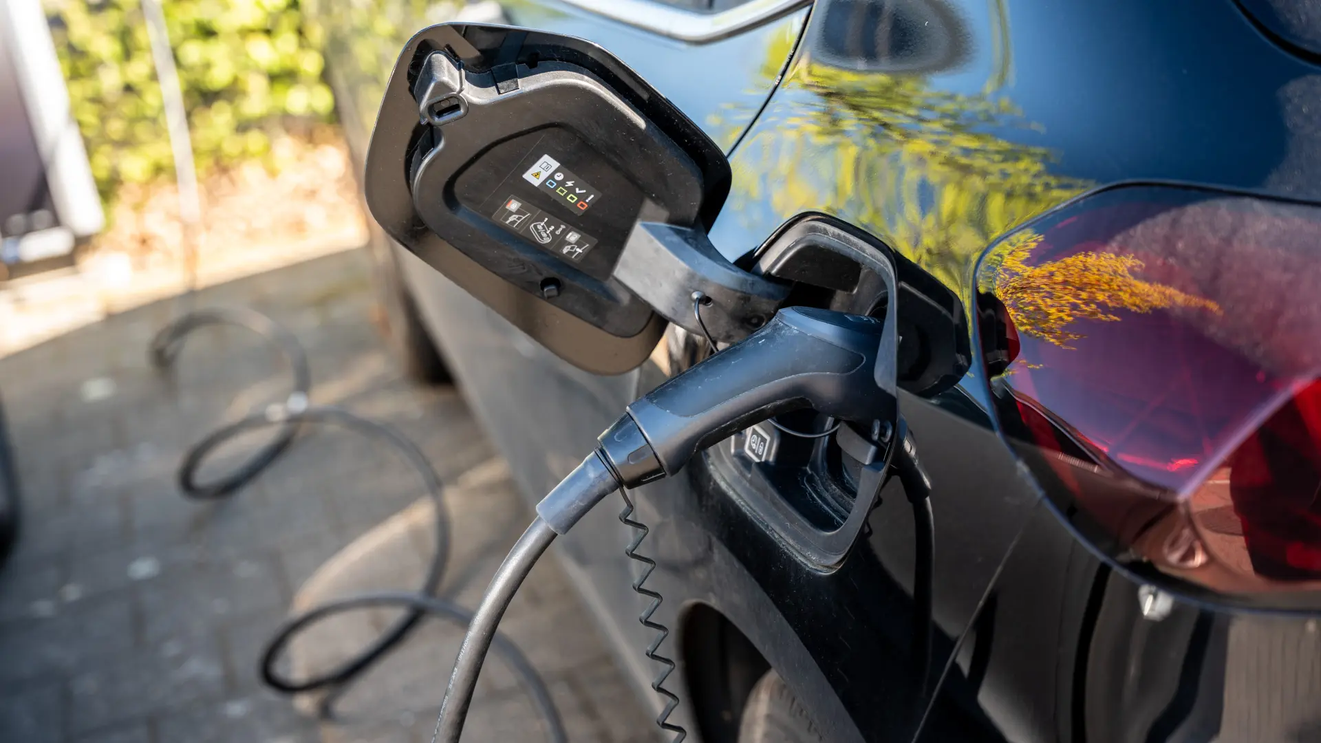 Hoofdafbeelding voor artikel 44 nieuwe publieke laadplaatsen…