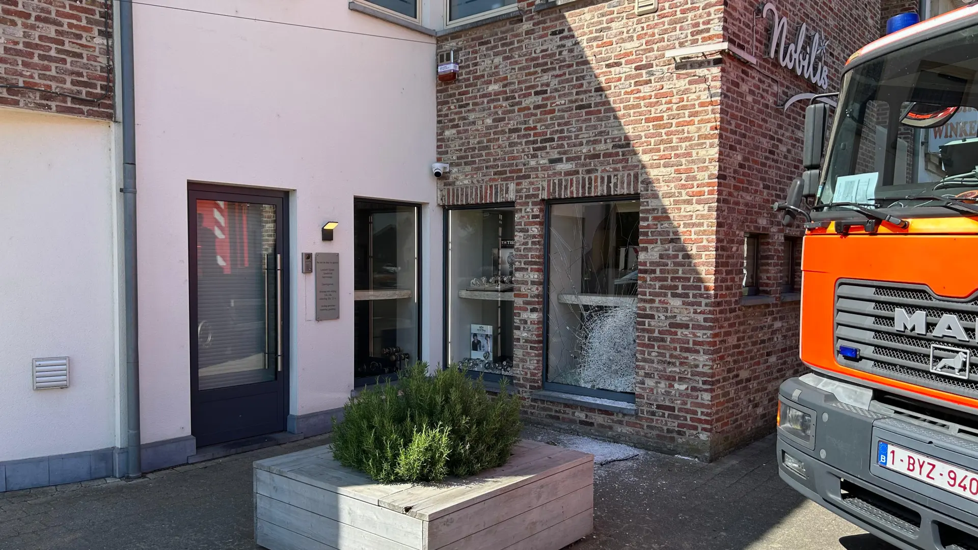 Hoofdafbeelding voor artikel Drie verdachten aangehouden…