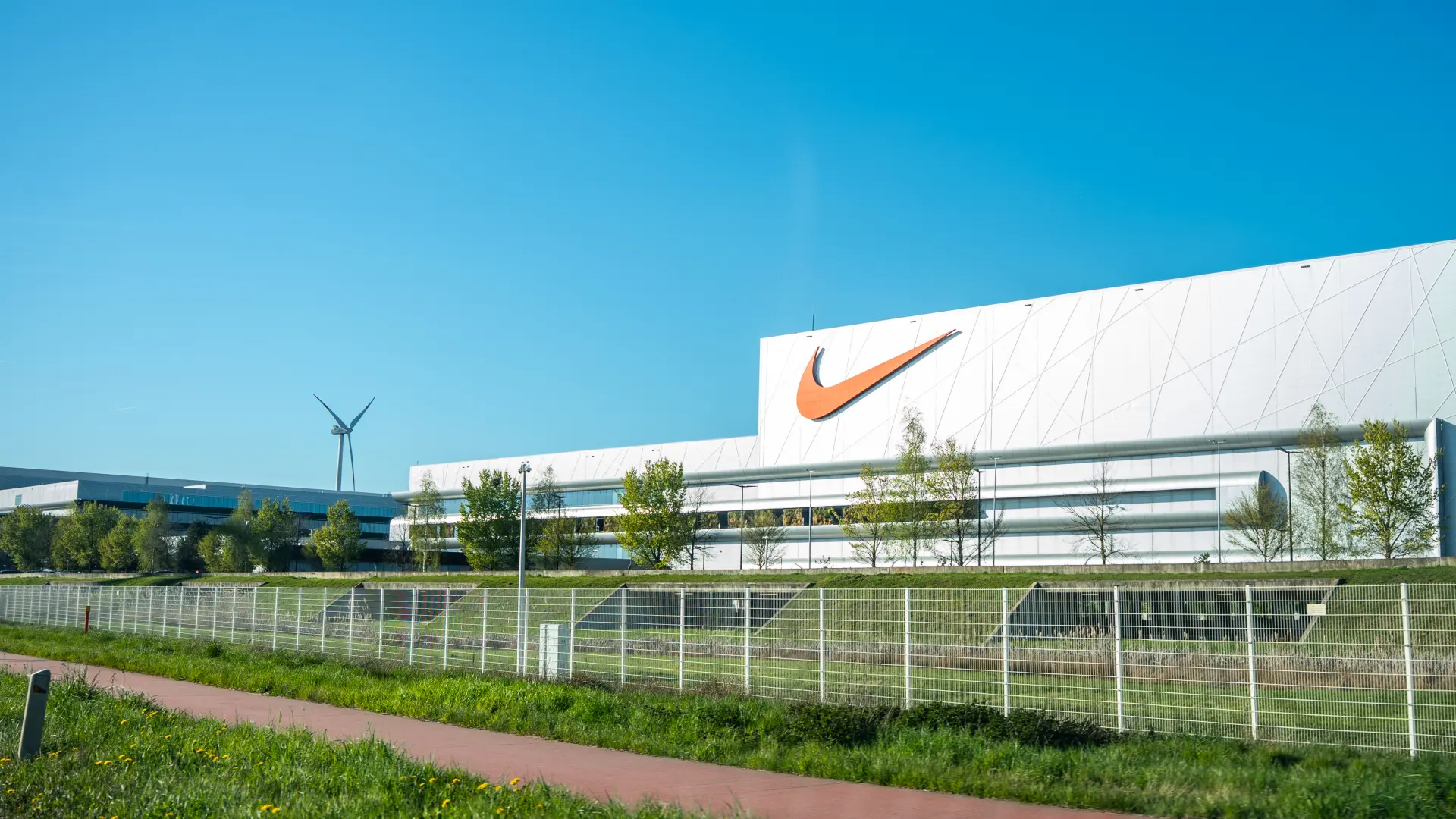 Hoofdafbeelding voor artikel 325 extra ontslagen bij Nike…