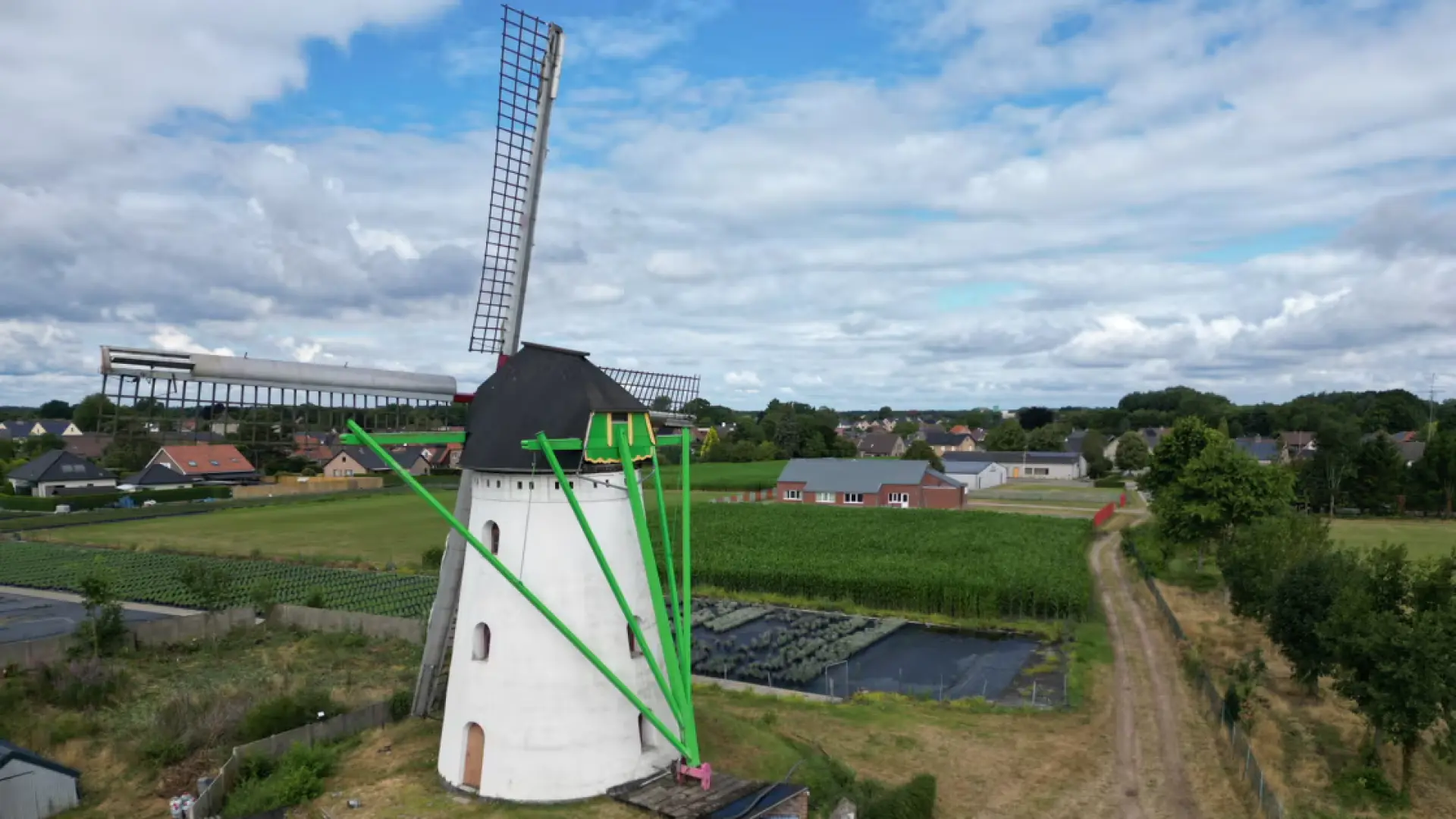 Hoofdafbeelding voor artikel Molenbeersel hertekent open…