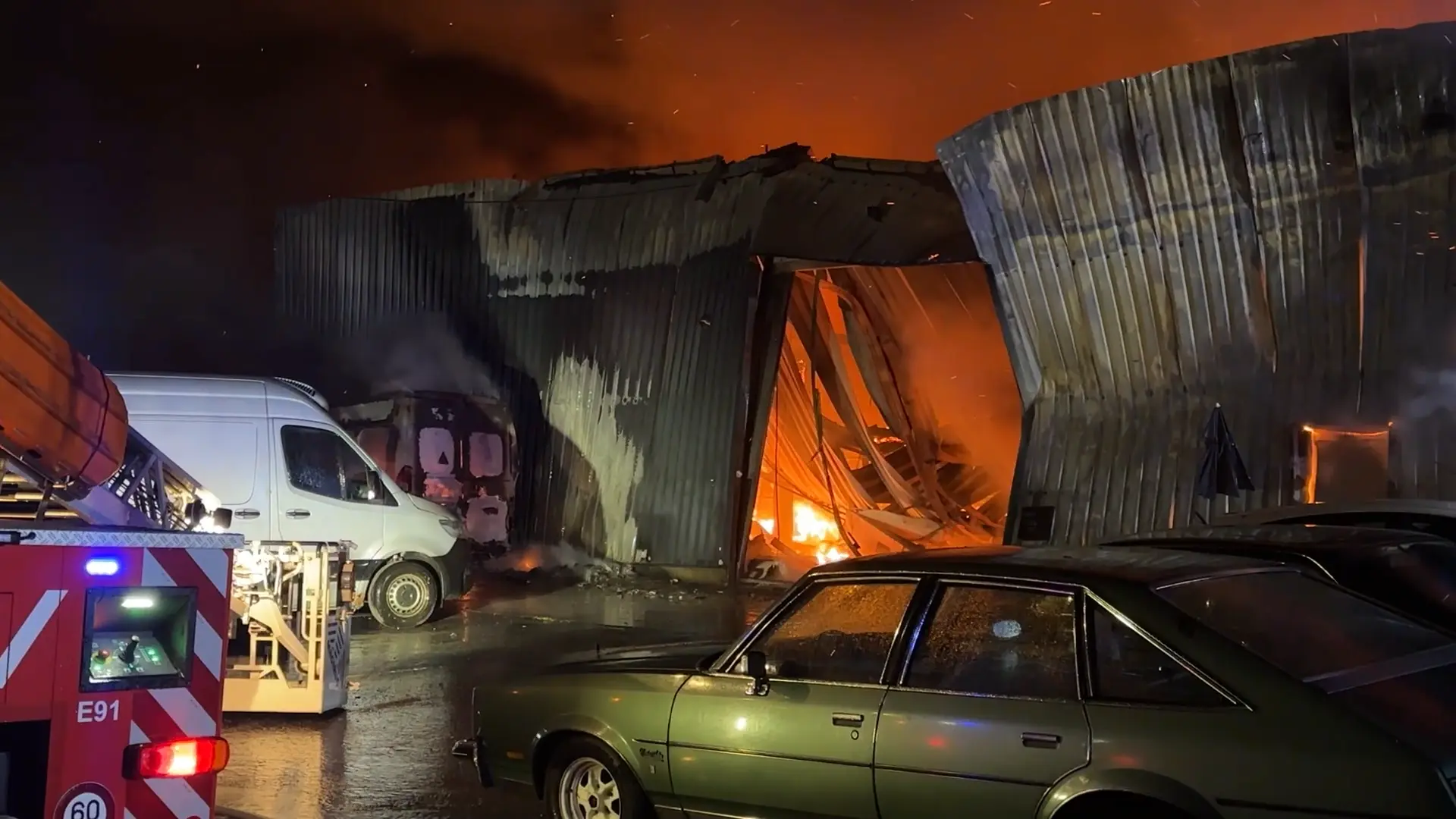 Hoofdafbeelding voor artikel Oude garage uitgebrand in…