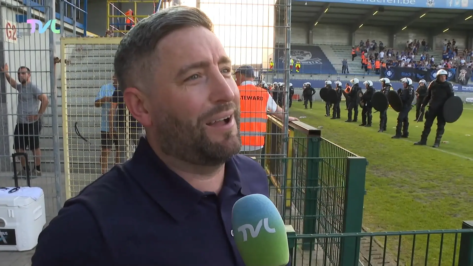 Hoofdafbeelding voor artikel Lommel-trainer Lee Johnson:…