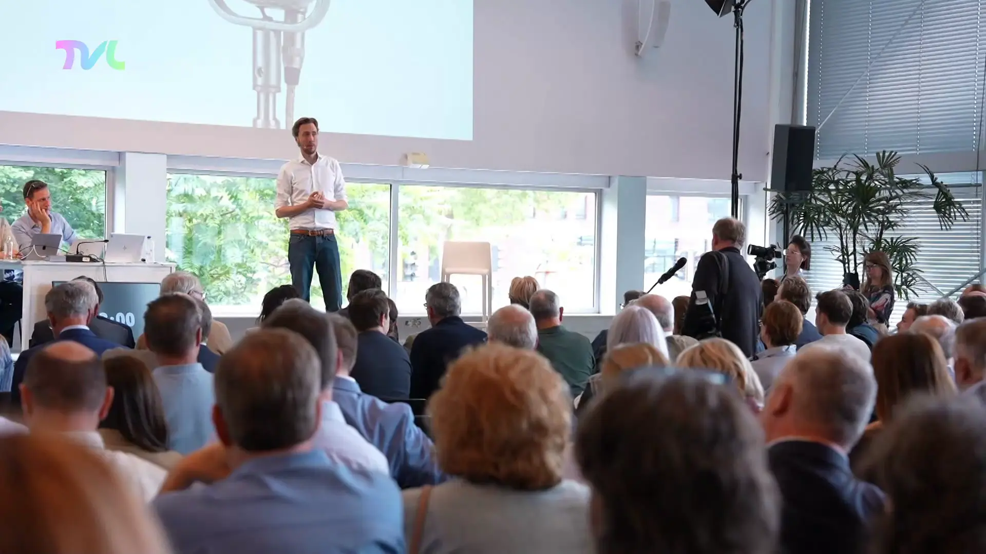 Hoofdafbeelding voor artikel Fr&eacute;d&eacute;ric De Gucht begraaft…