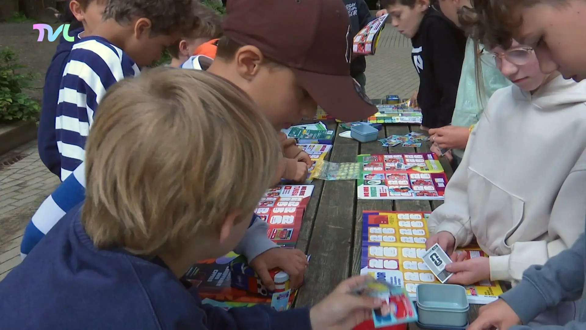 Hoofdafbeelding voor artikel WK-stickers mogen w&eacute;l op school…