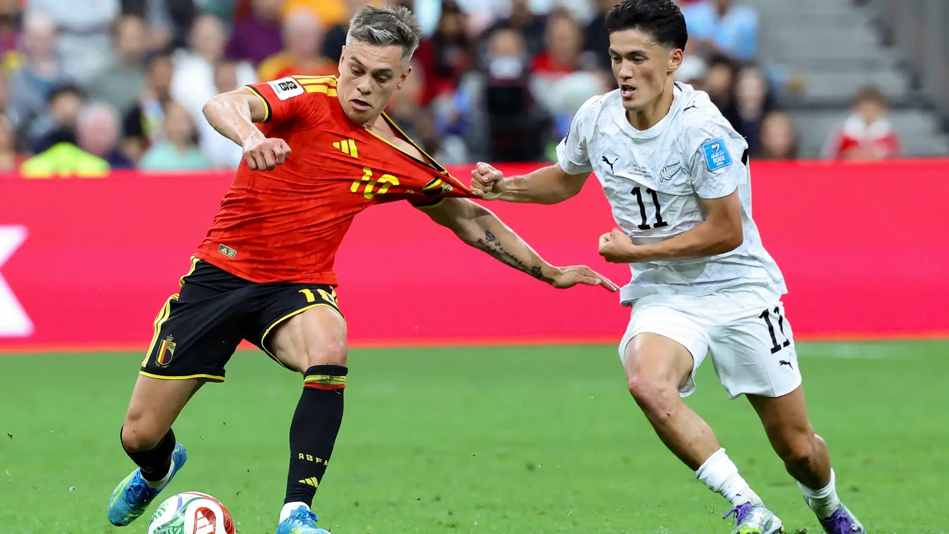 Hoofdafbeelding voor artikel Leandro Trossard scoort tweemaal…