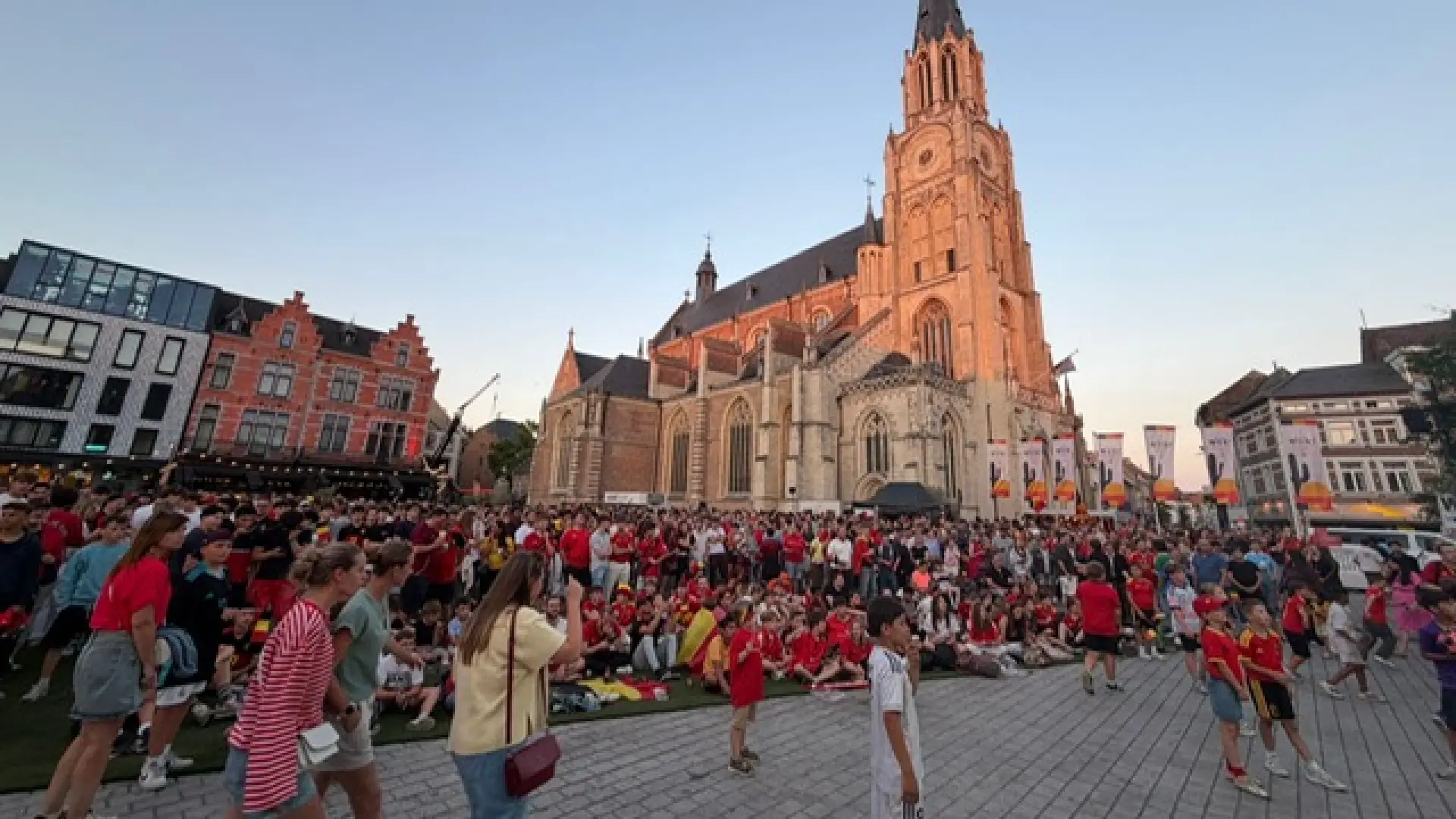 Hoofdafbeelding voor artikel Volle Groenmarkt voor match…