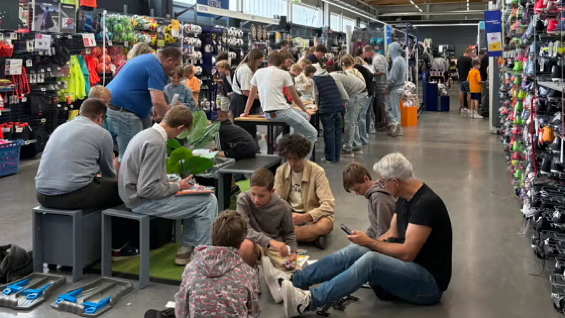 Hoofdafbeelding voor artikel Decathlon verlengt Panini-ruilbeurs…
