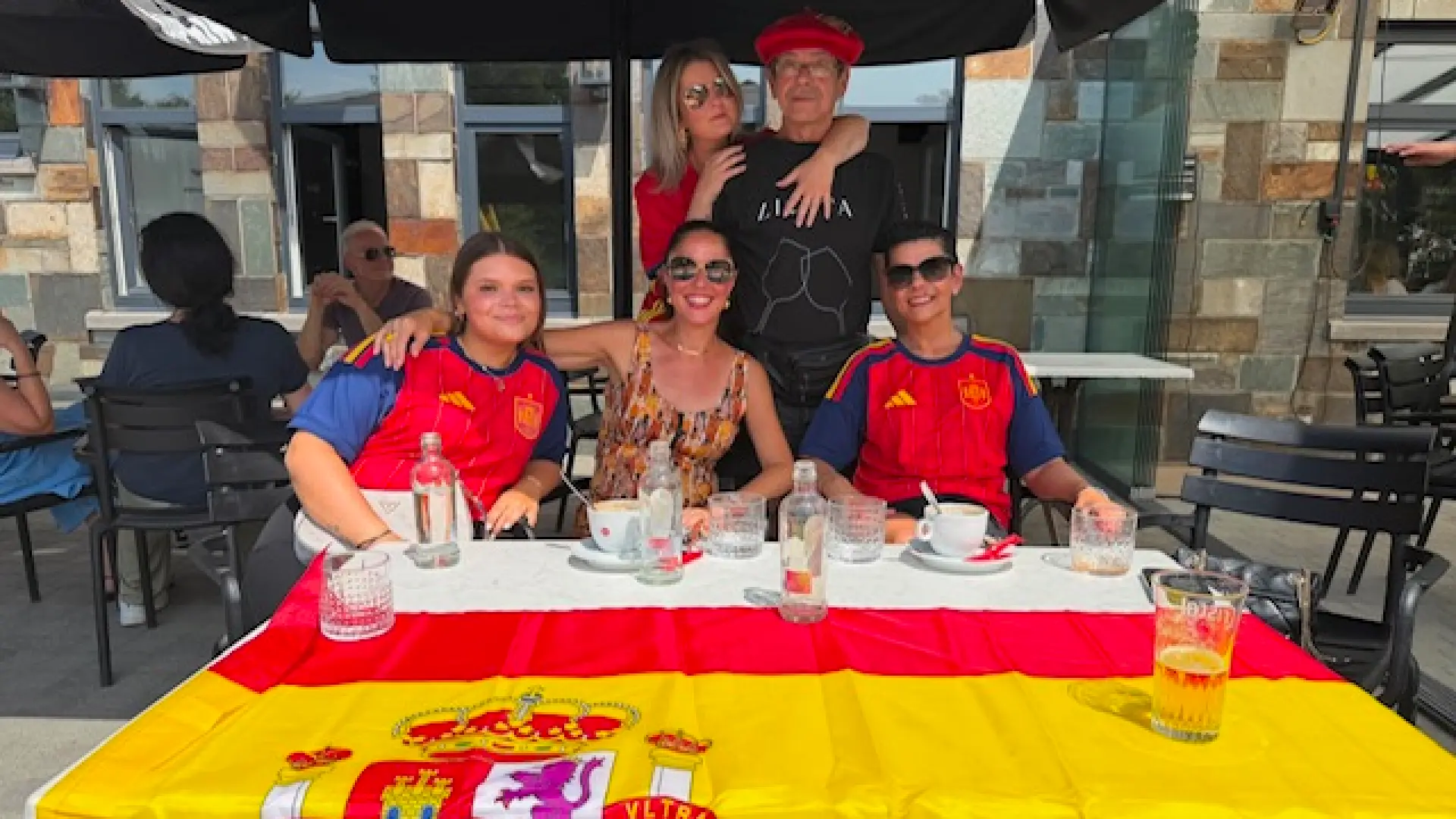 Hoofdafbeelding voor artikel Limburgse caf&eacute;s lopen vol…