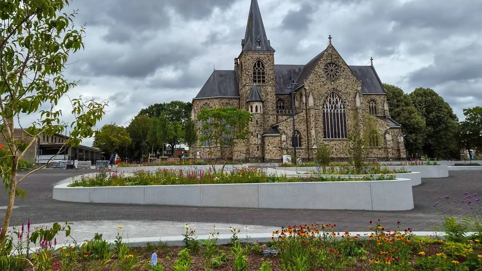 Hoofdafbeelding voor artikel Vernieuwd dorsplein moet kloppend…